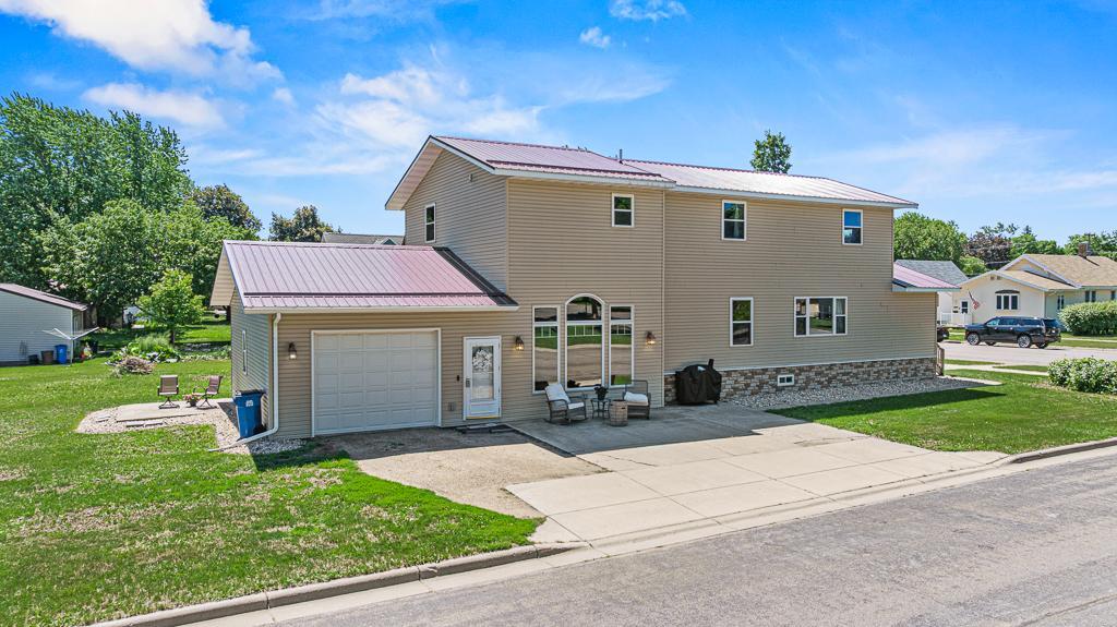 313 7th Street W Property Photo 2