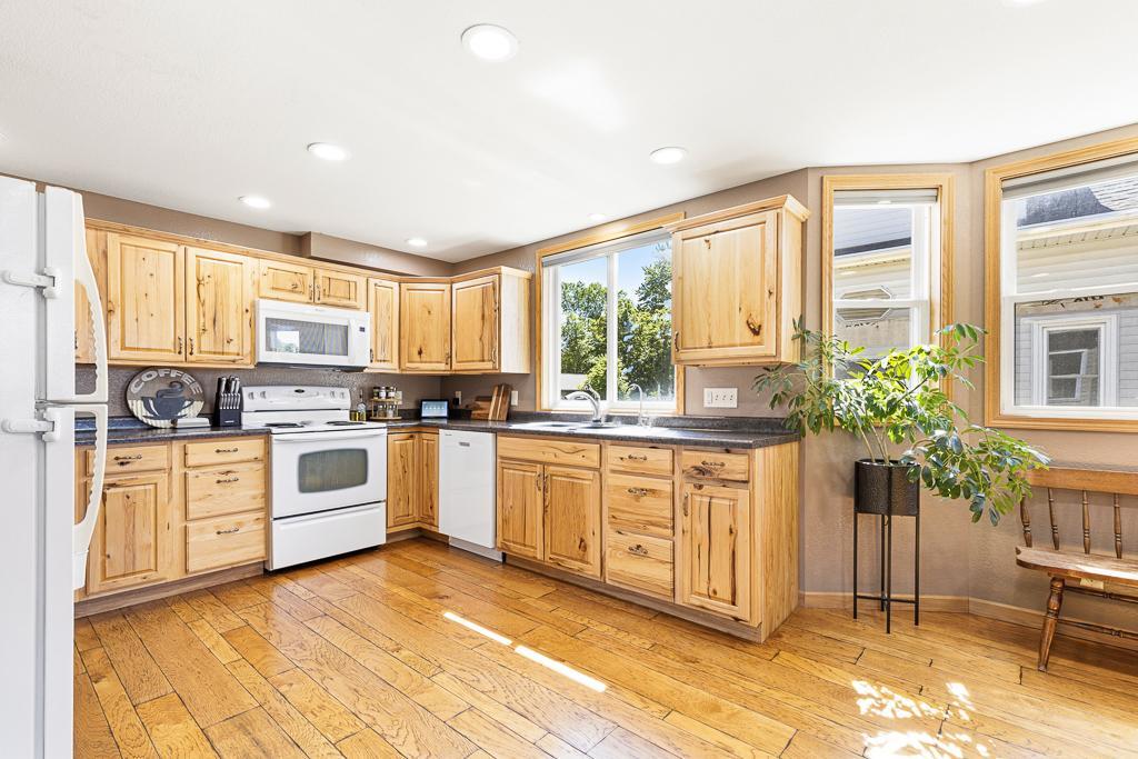 313 7th Street W Property Photo 3