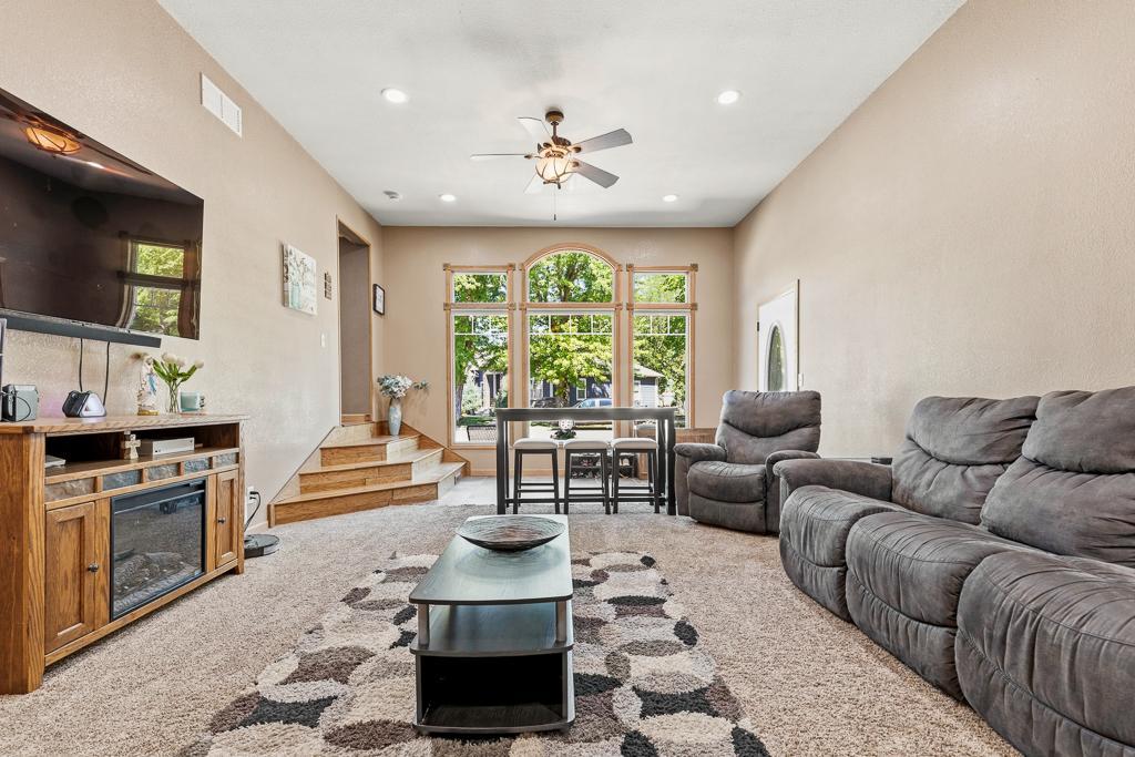 313 7th Street W Property Photo 4