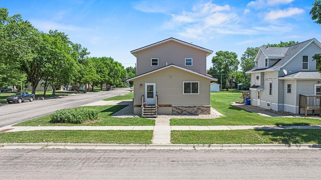 313 7th Street W Property Photo 5