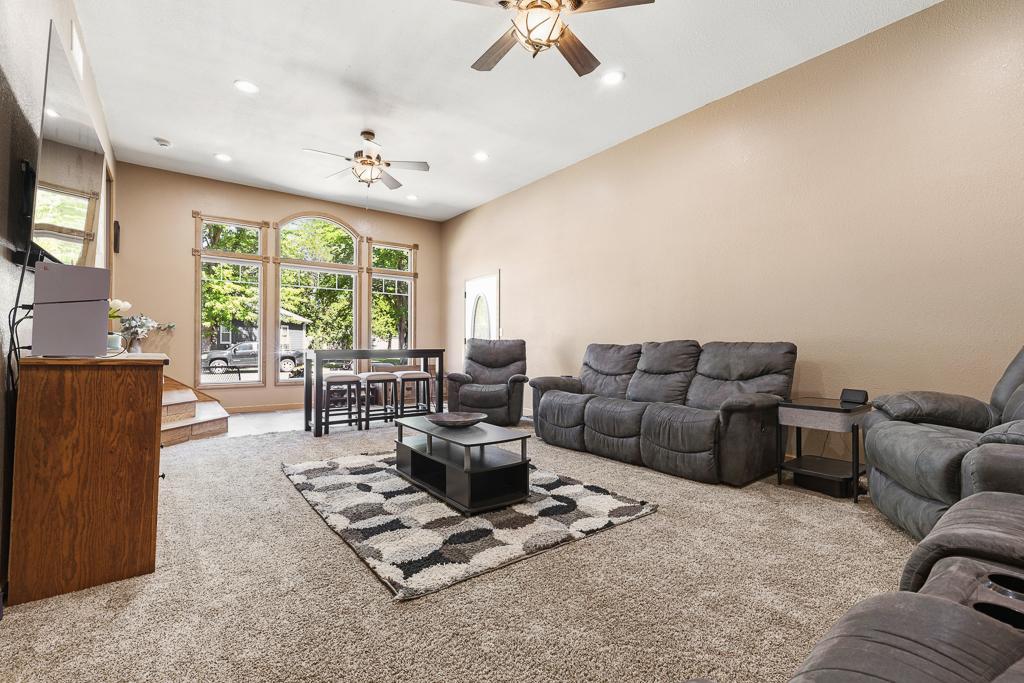 313 7th Street W Property Photo 12