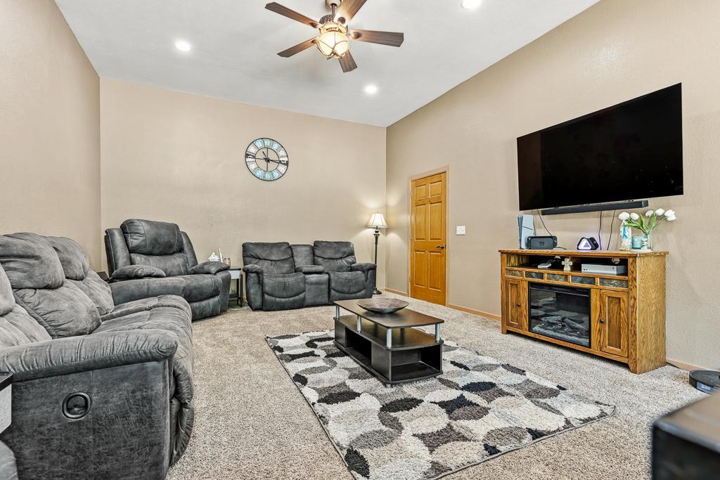 313 7th Street W Property Photo 14