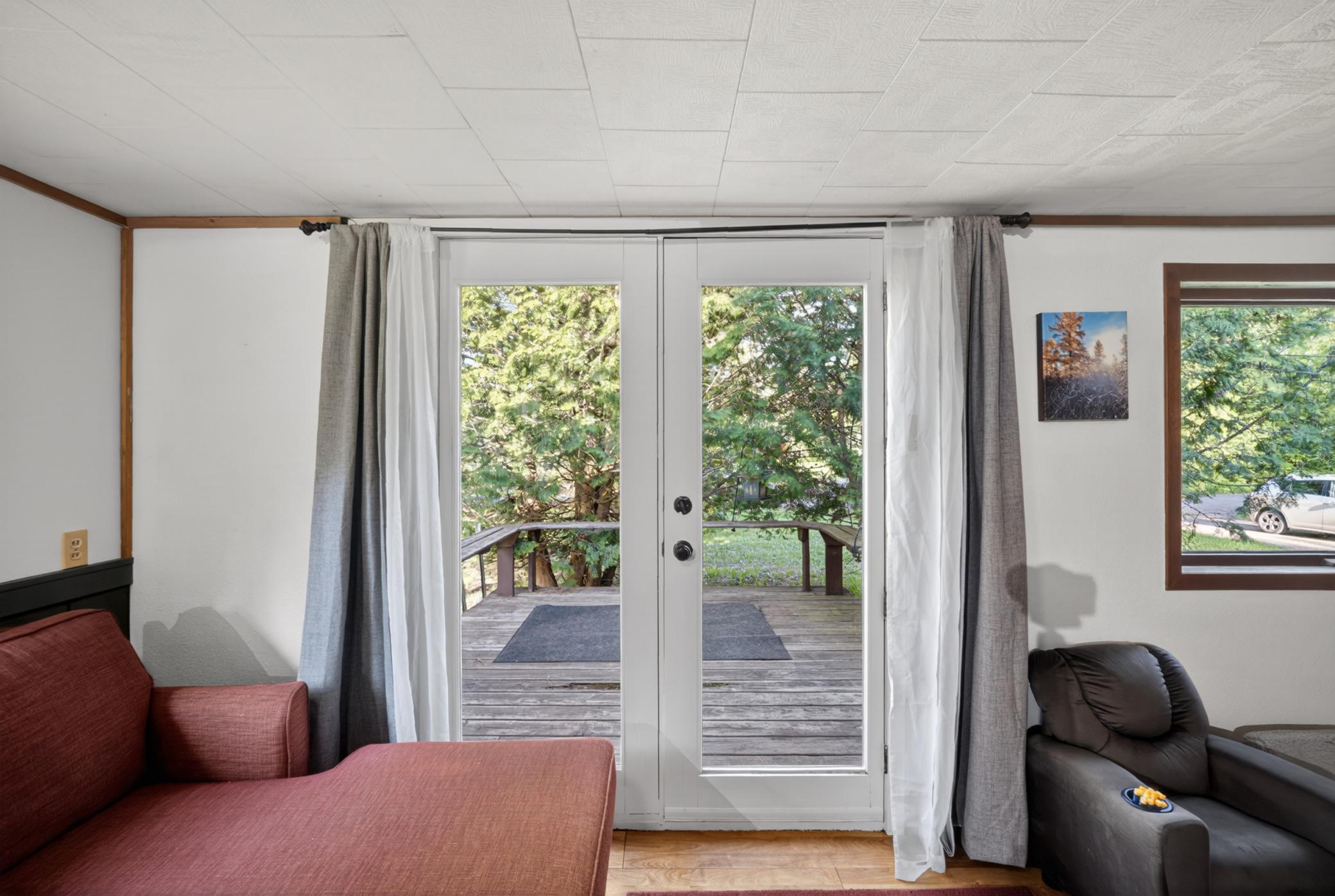 6745 Riverside Drive Property Photo 11