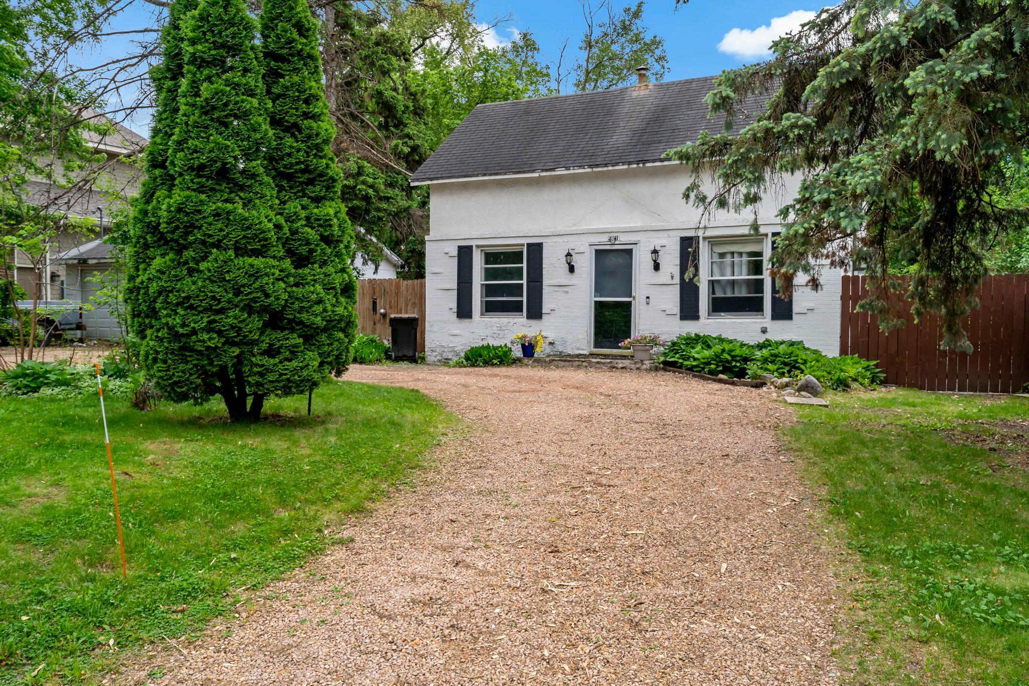 5801x Interlachen Boulevard Property Photo 1