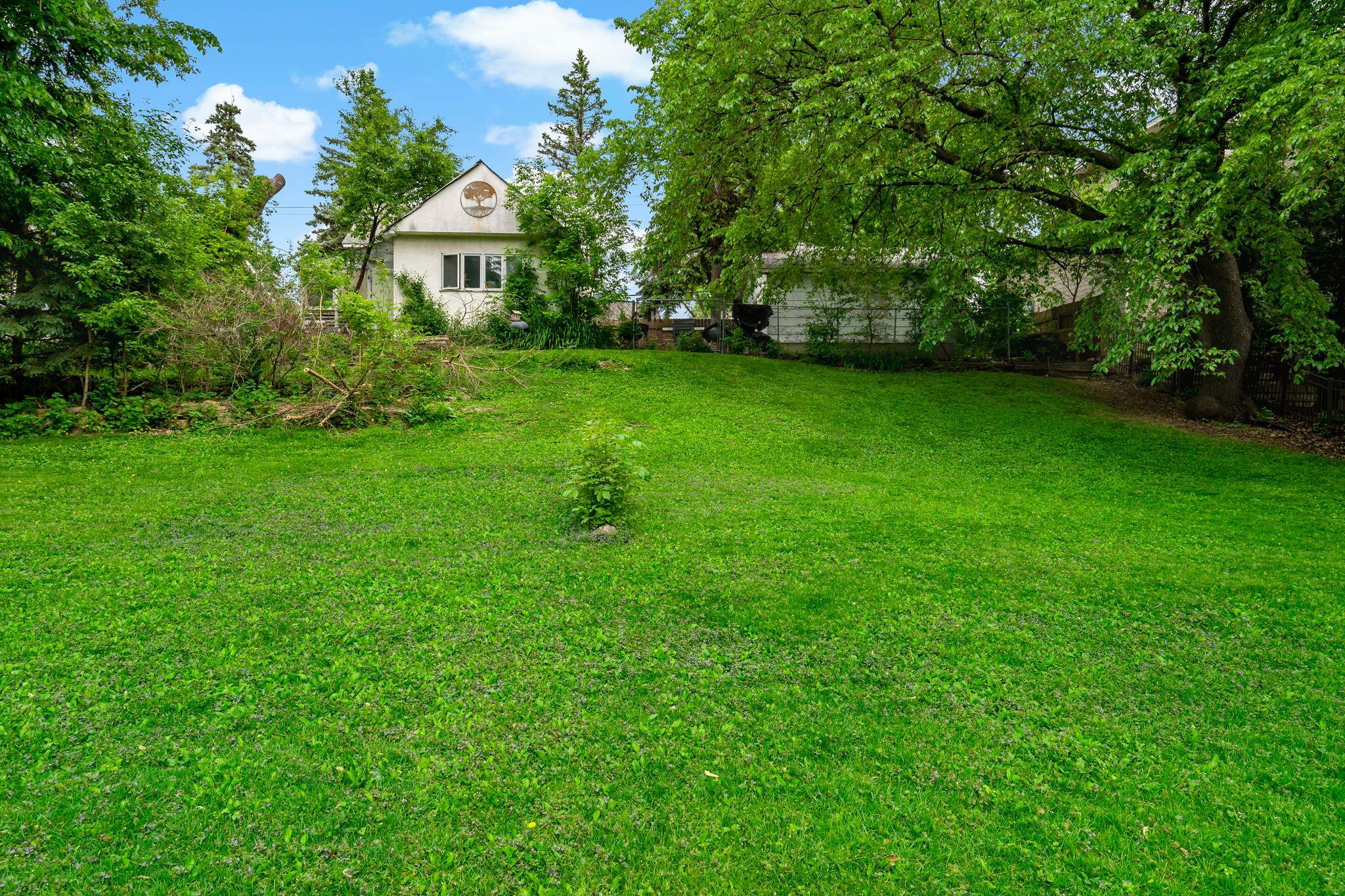 5801x Interlachen Boulevard Property Photo 2