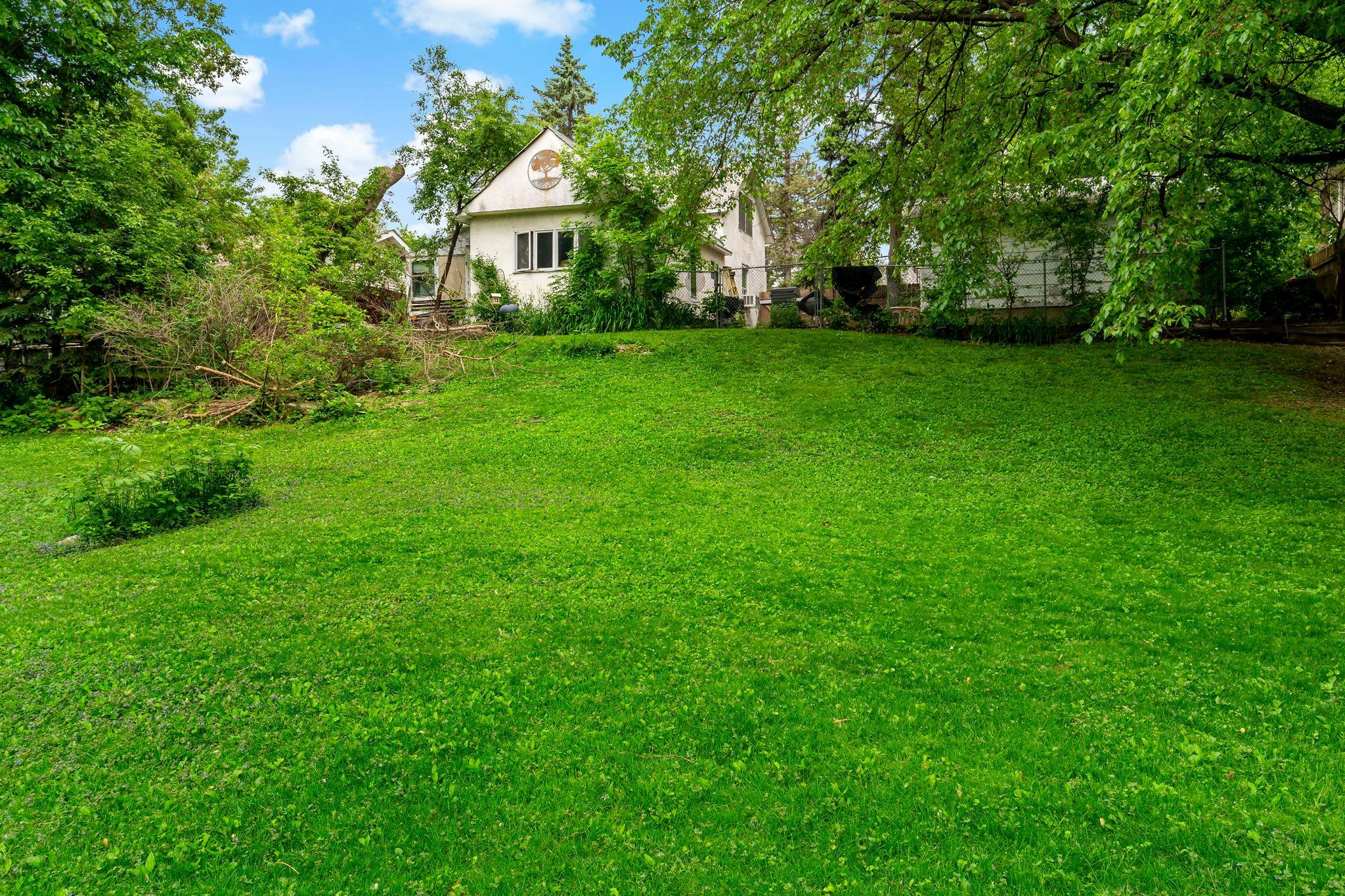 5801x Interlachen Boulevard Property Photo 3