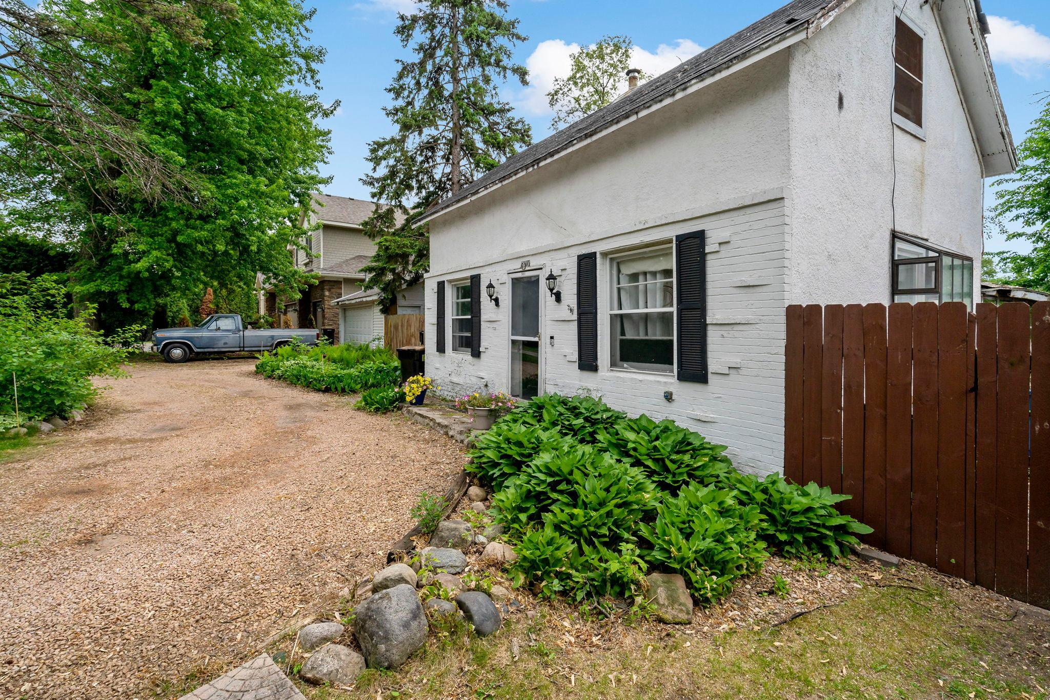 5801x Interlachen Boulevard Property Photo 6