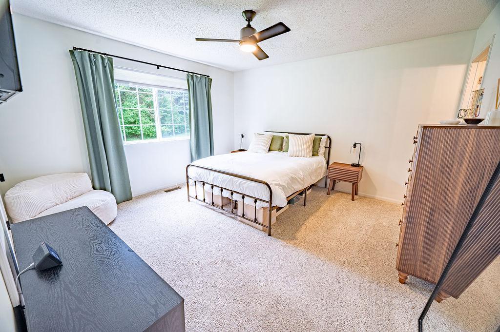 1352 Carriage Drive C Property Photo 8