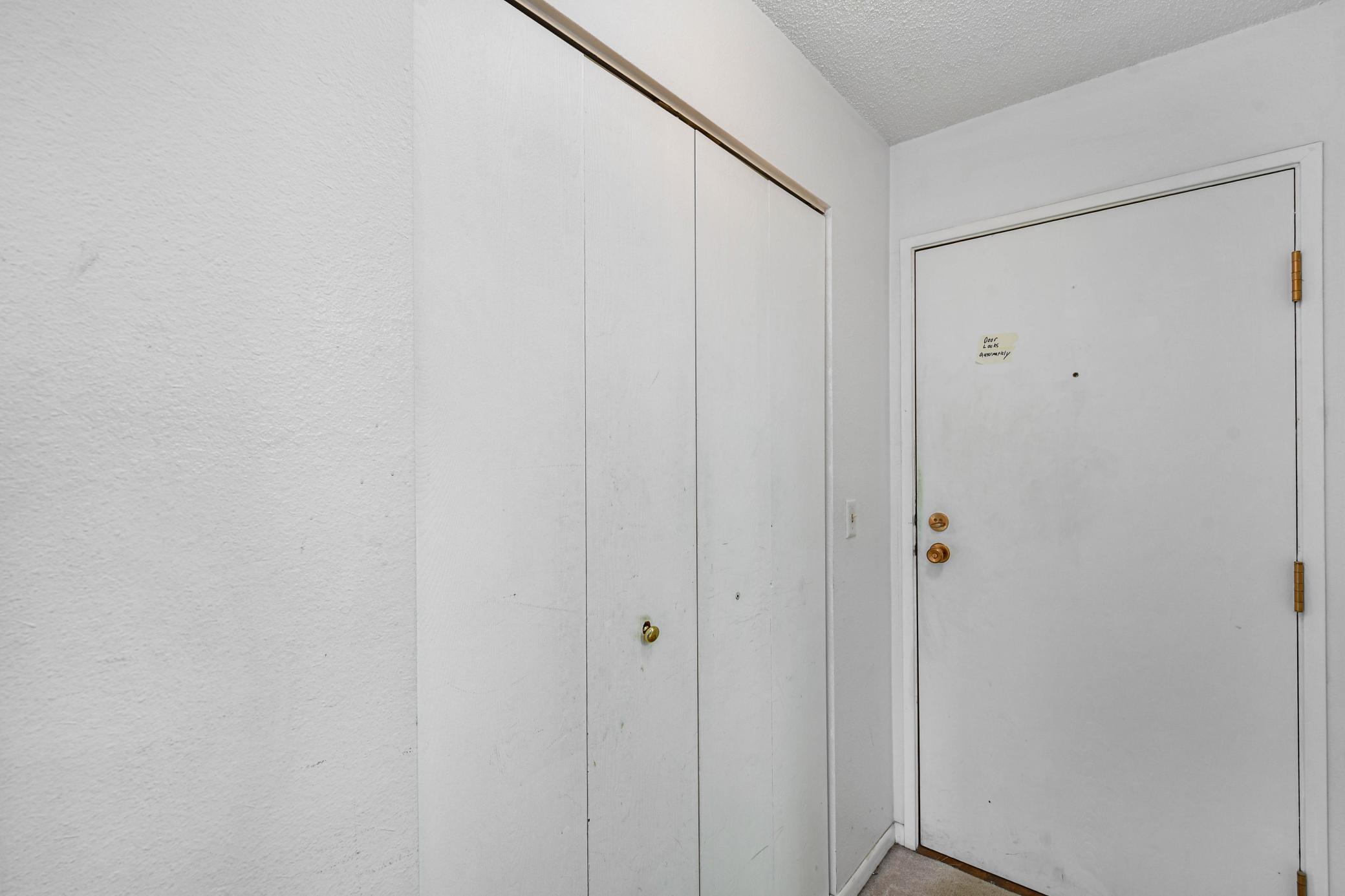321 Prairiewood Circle S 304 Property Photo 5