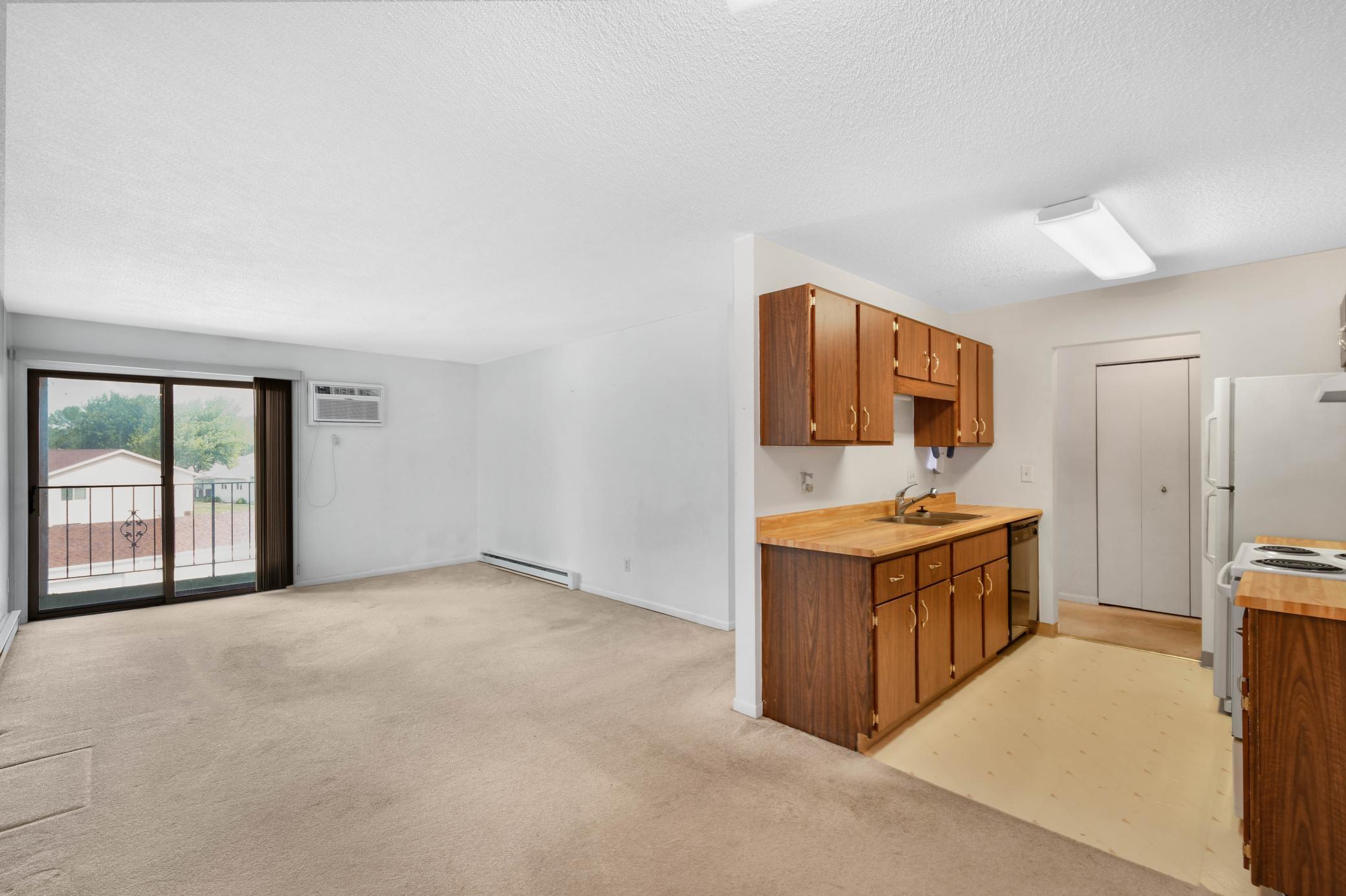 321 Prairiewood Circle S 304 Property Photo 12