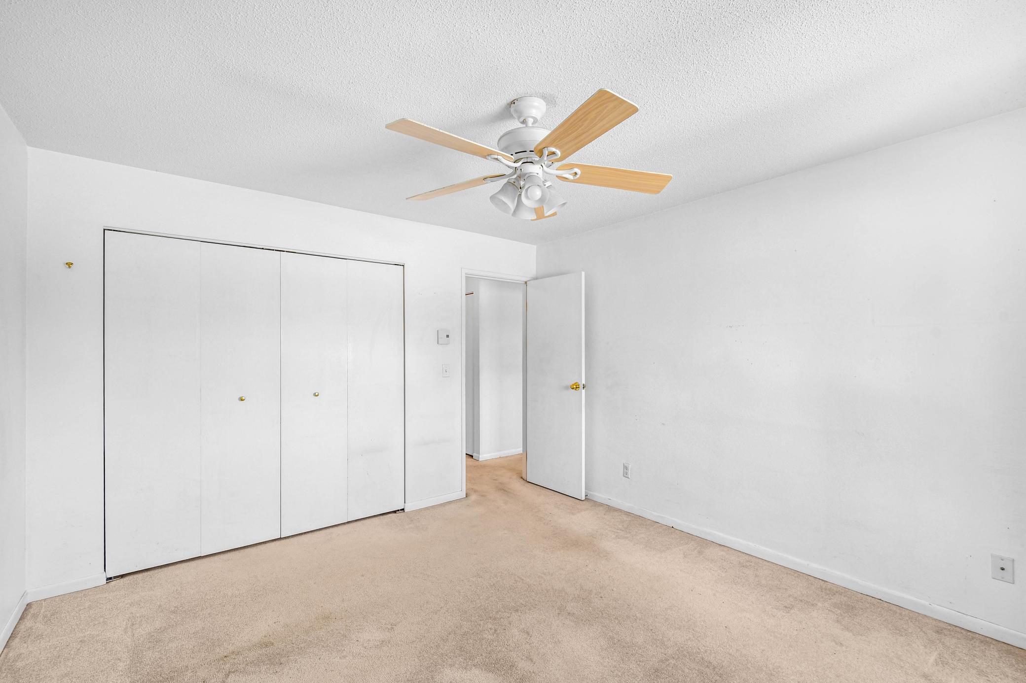 321 Prairiewood Circle S 304 Property Photo 23