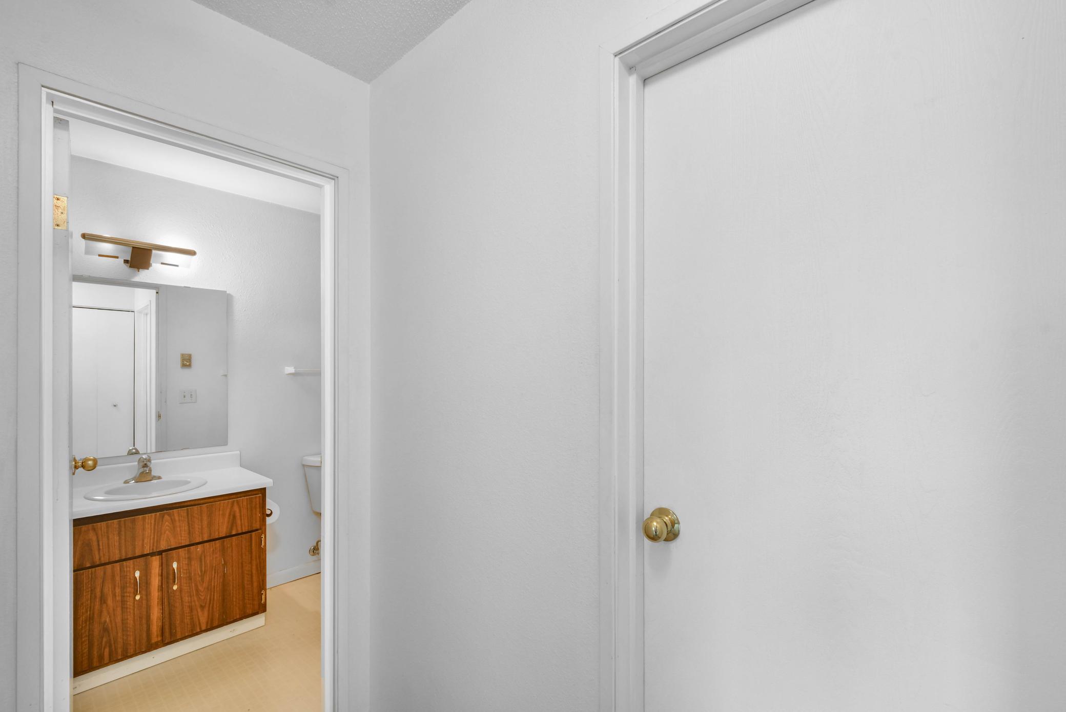 321 Prairiewood Circle S 304 Property Photo 24