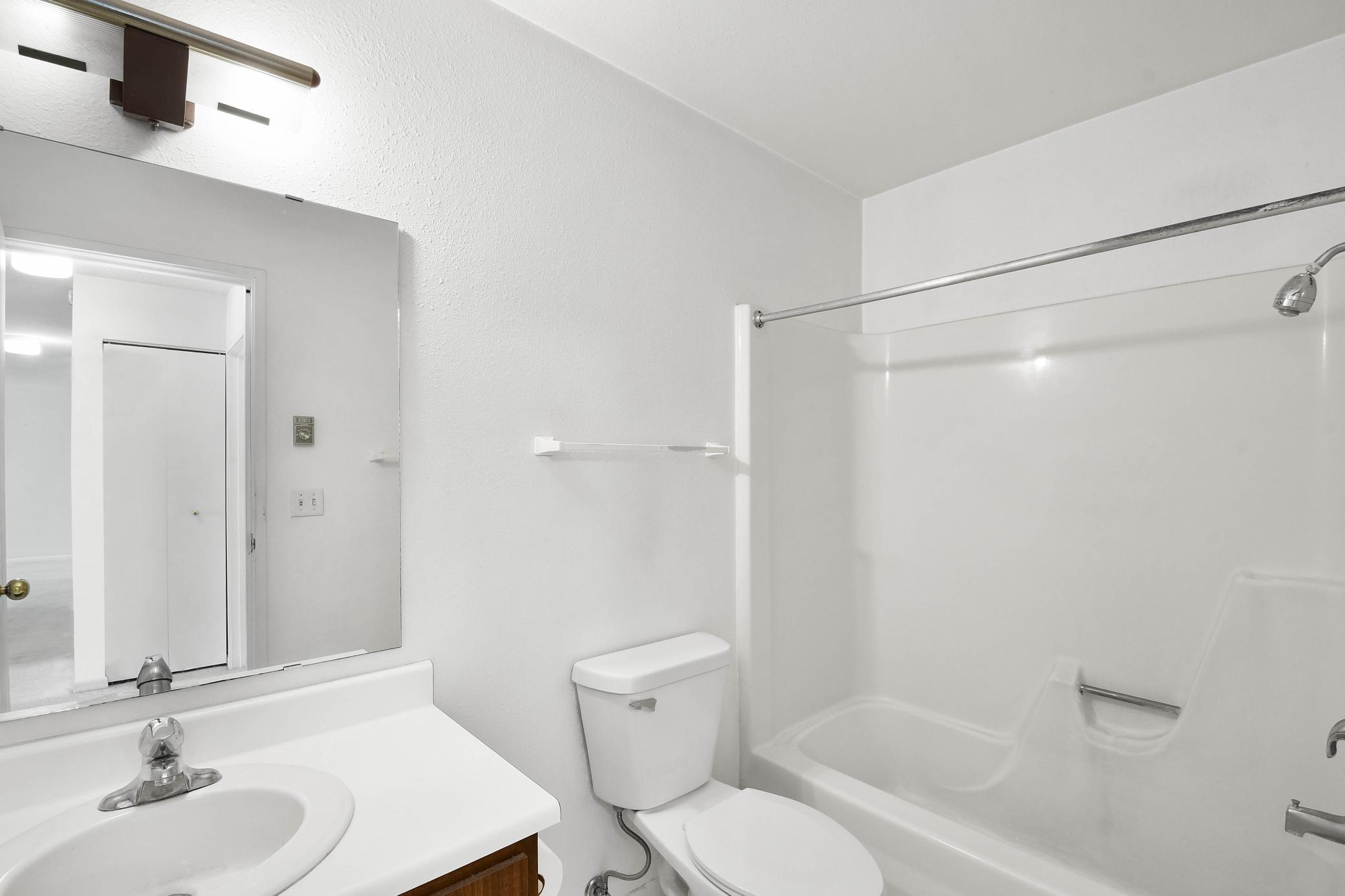 321 Prairiewood Circle S 304 Property Photo 26