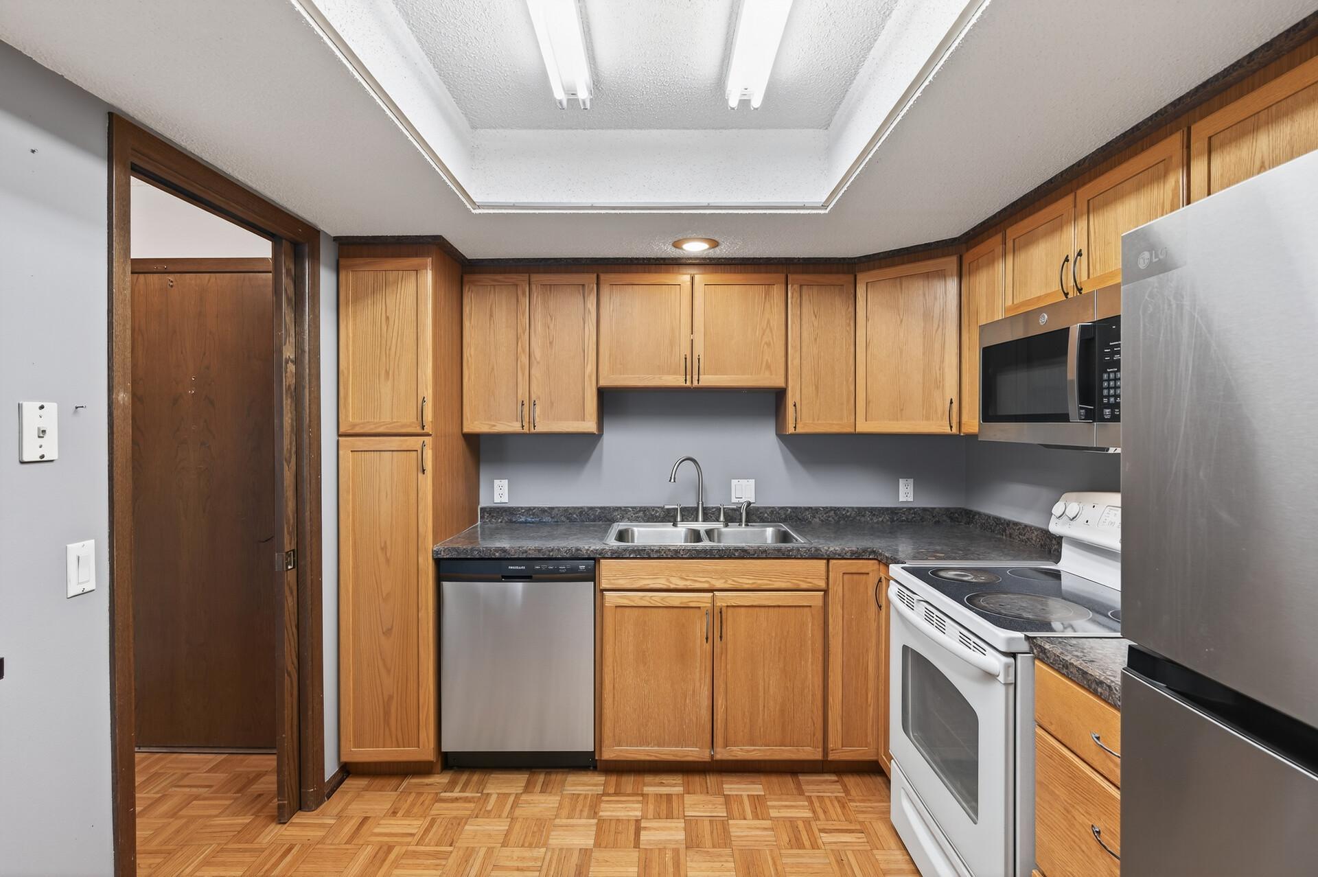 4710 58th Avenue N 202 Property Photo 8