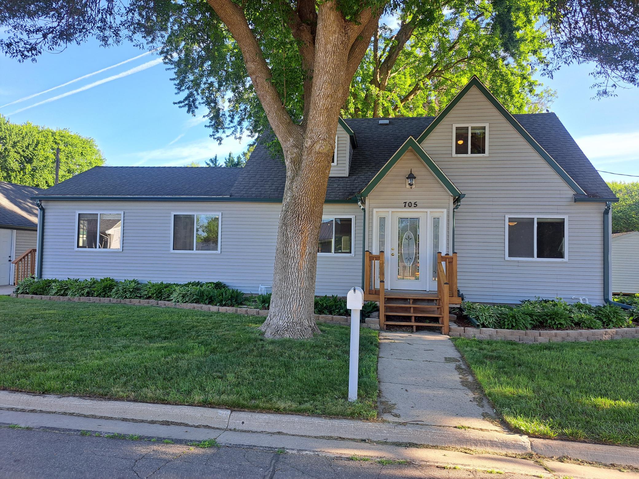705 Glenview Drive Property Photo 1