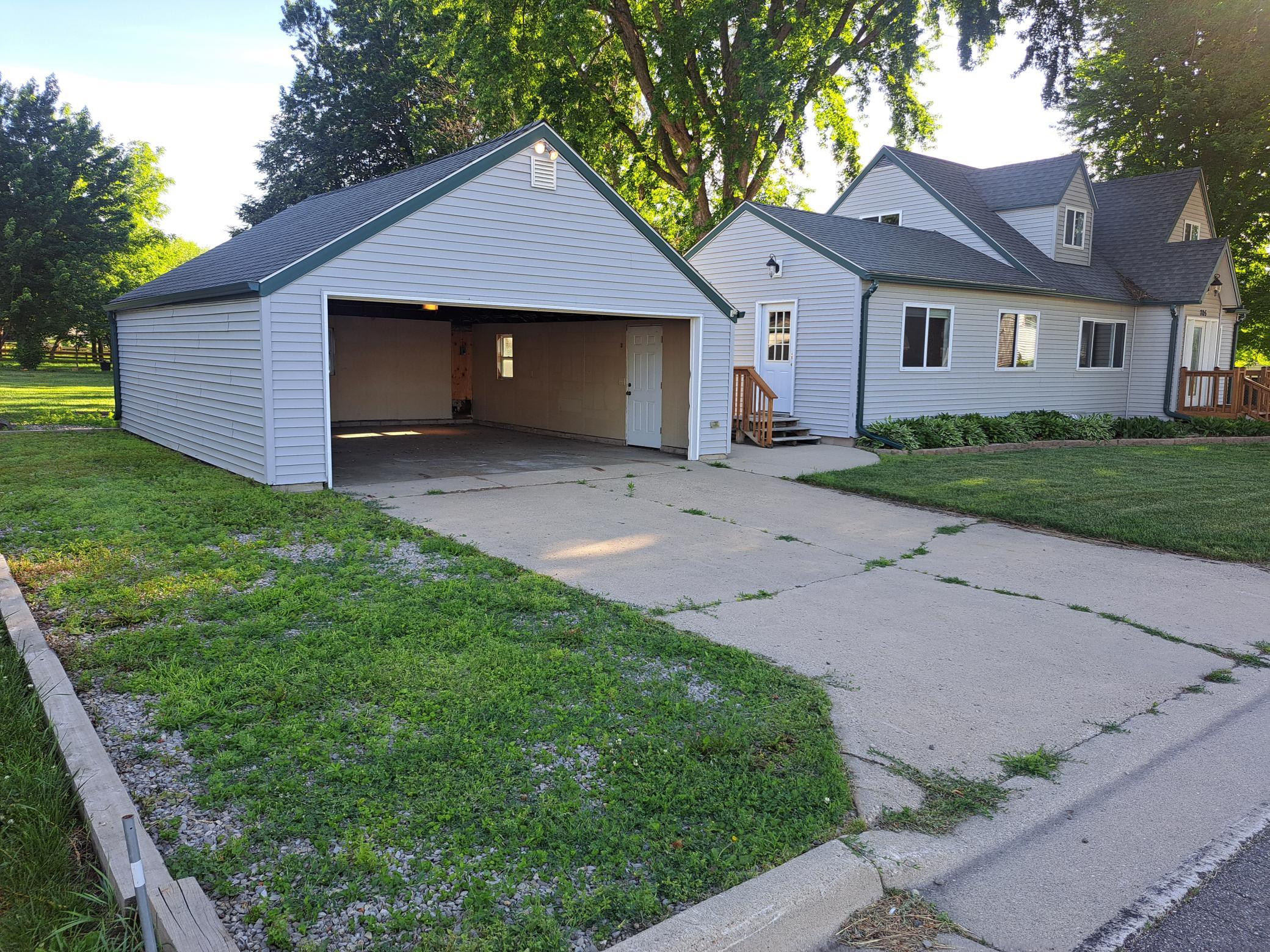 705 Glenview Drive Property Photo 7