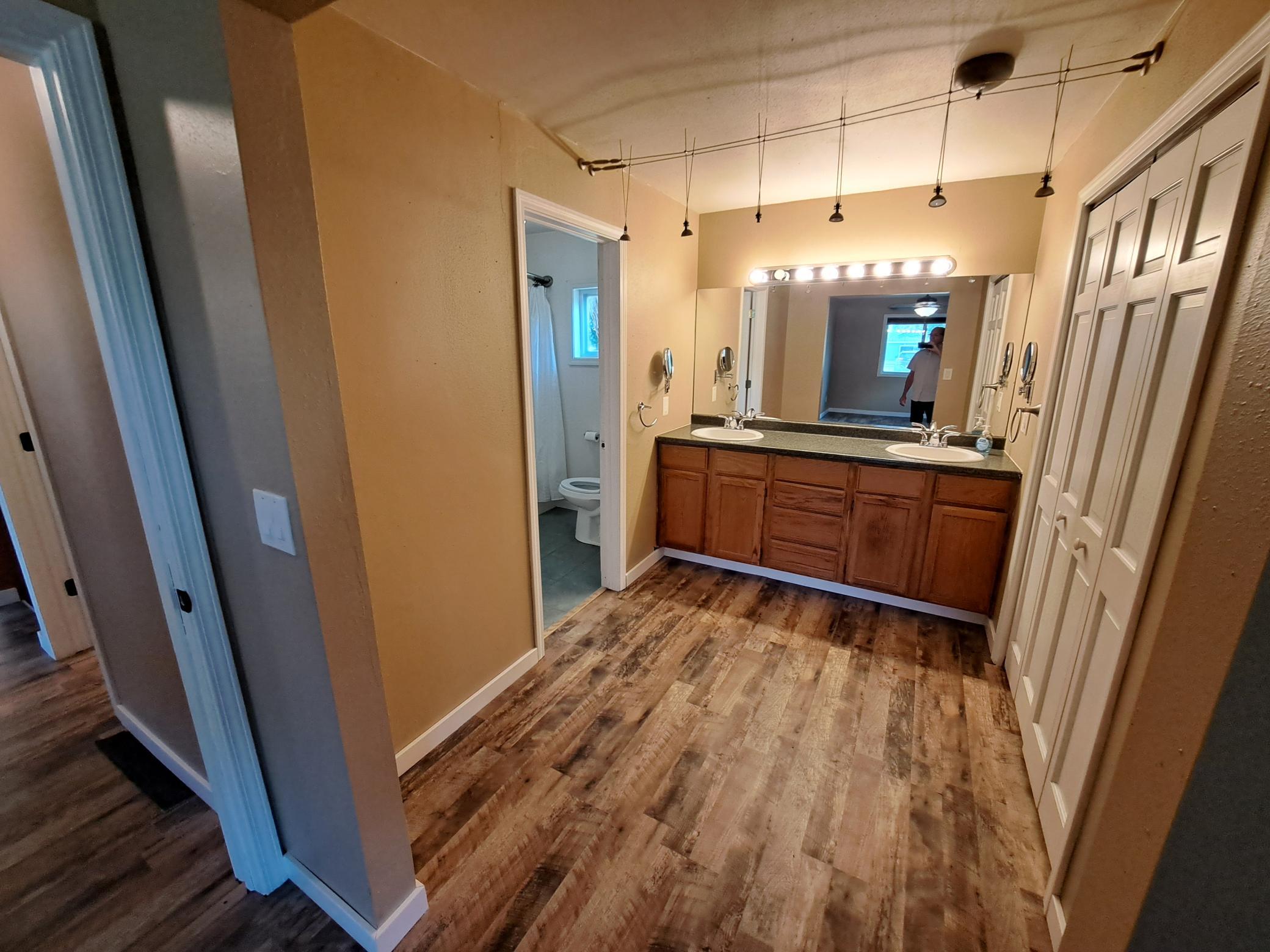 705 Glenview Drive Property Photo 14