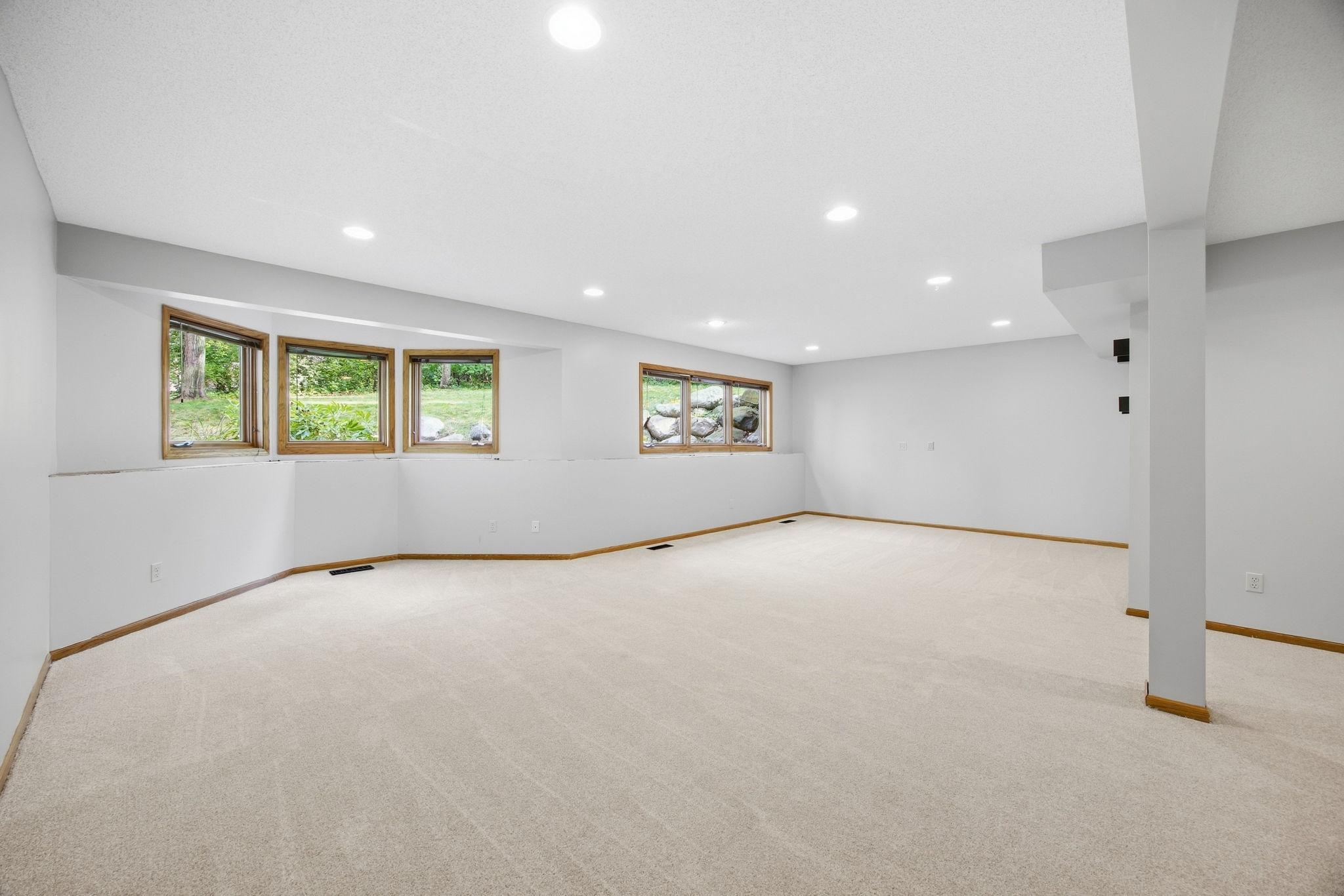 4320 Vinewood Lane N Property Photo 51