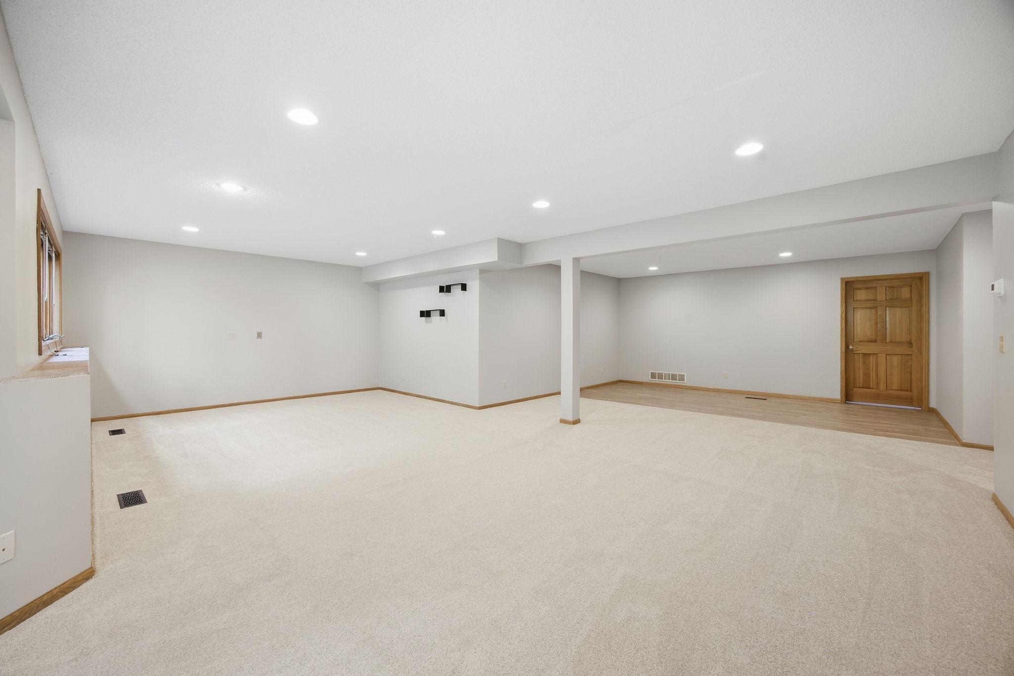 4320 Vinewood Lane N Property Photo 53