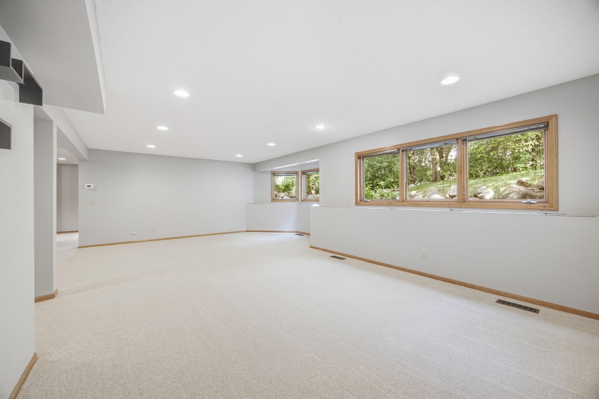 4320 Vinewood Lane N Property Photo 56
