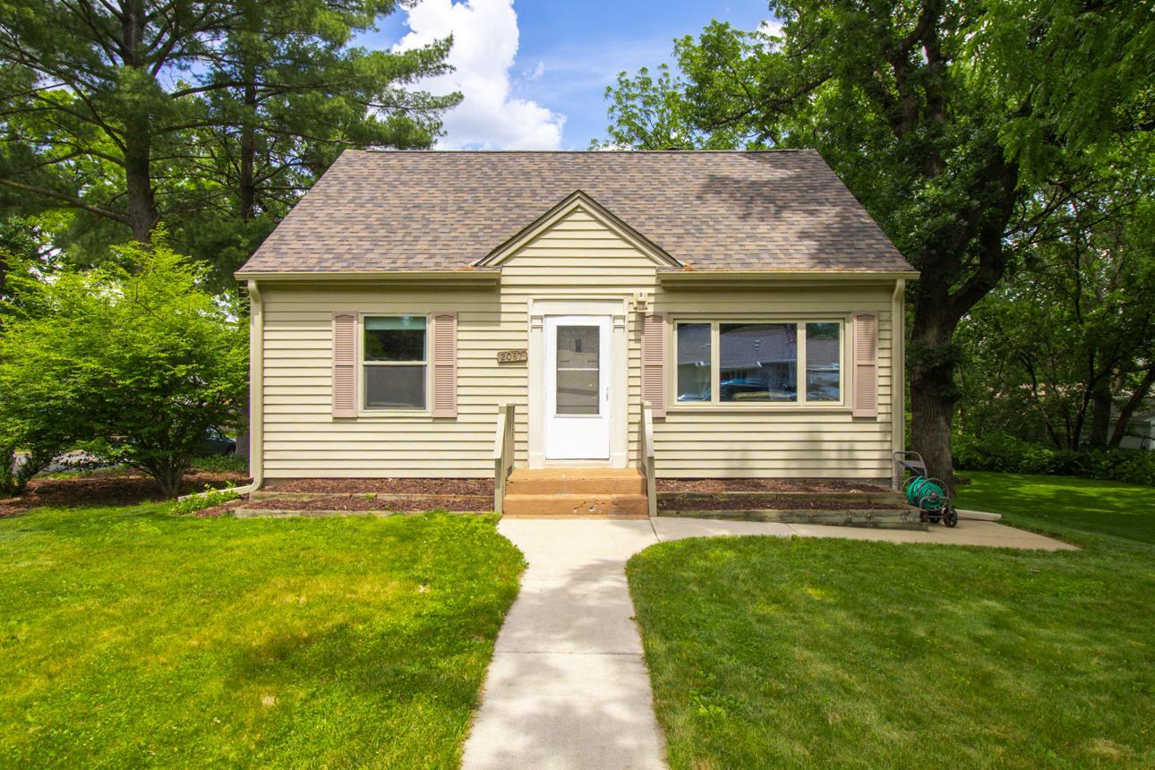 2087 Eldridge Avenue E Property Photo 1