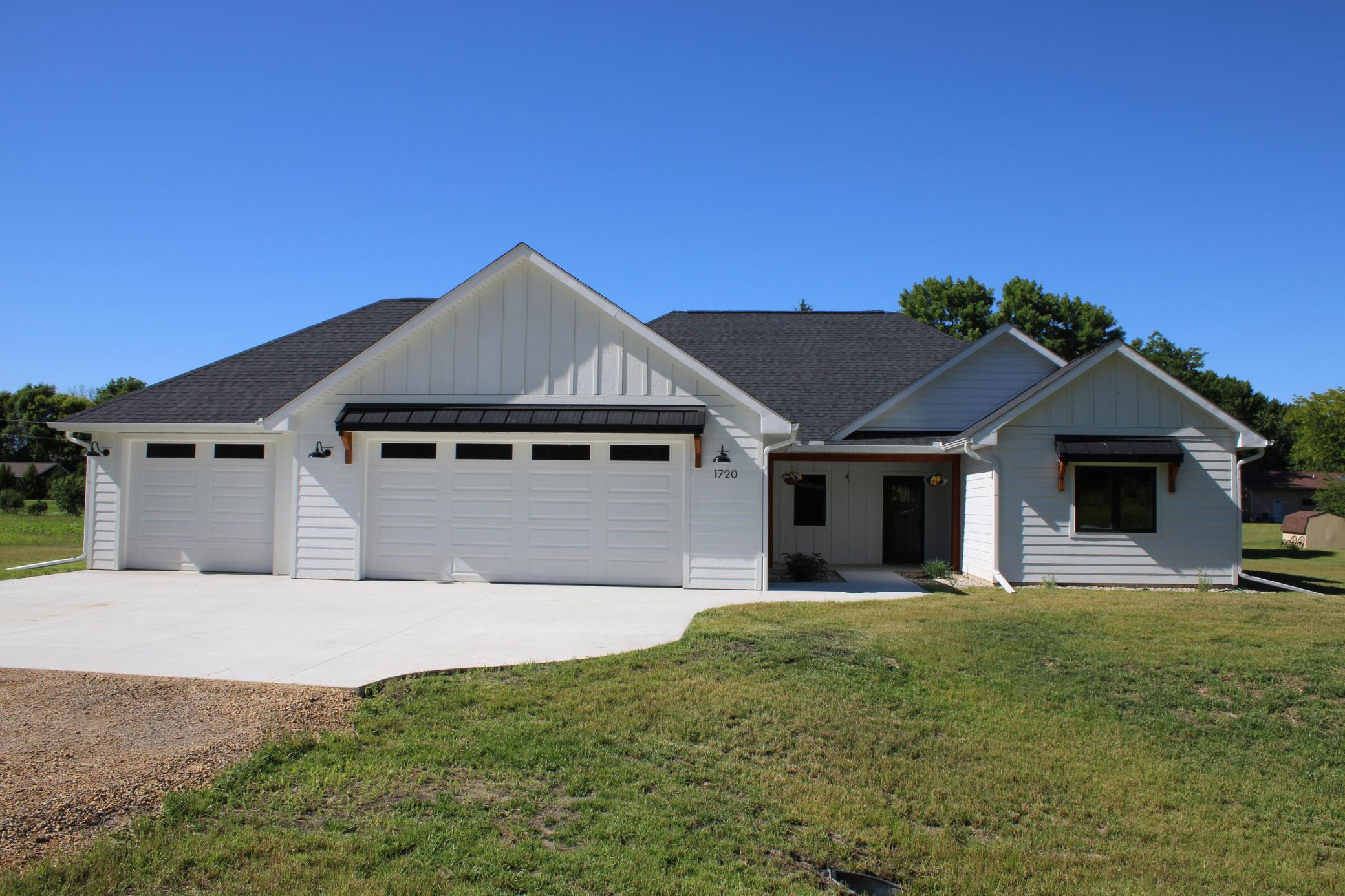1720 High Tail Lane Property Photo 1