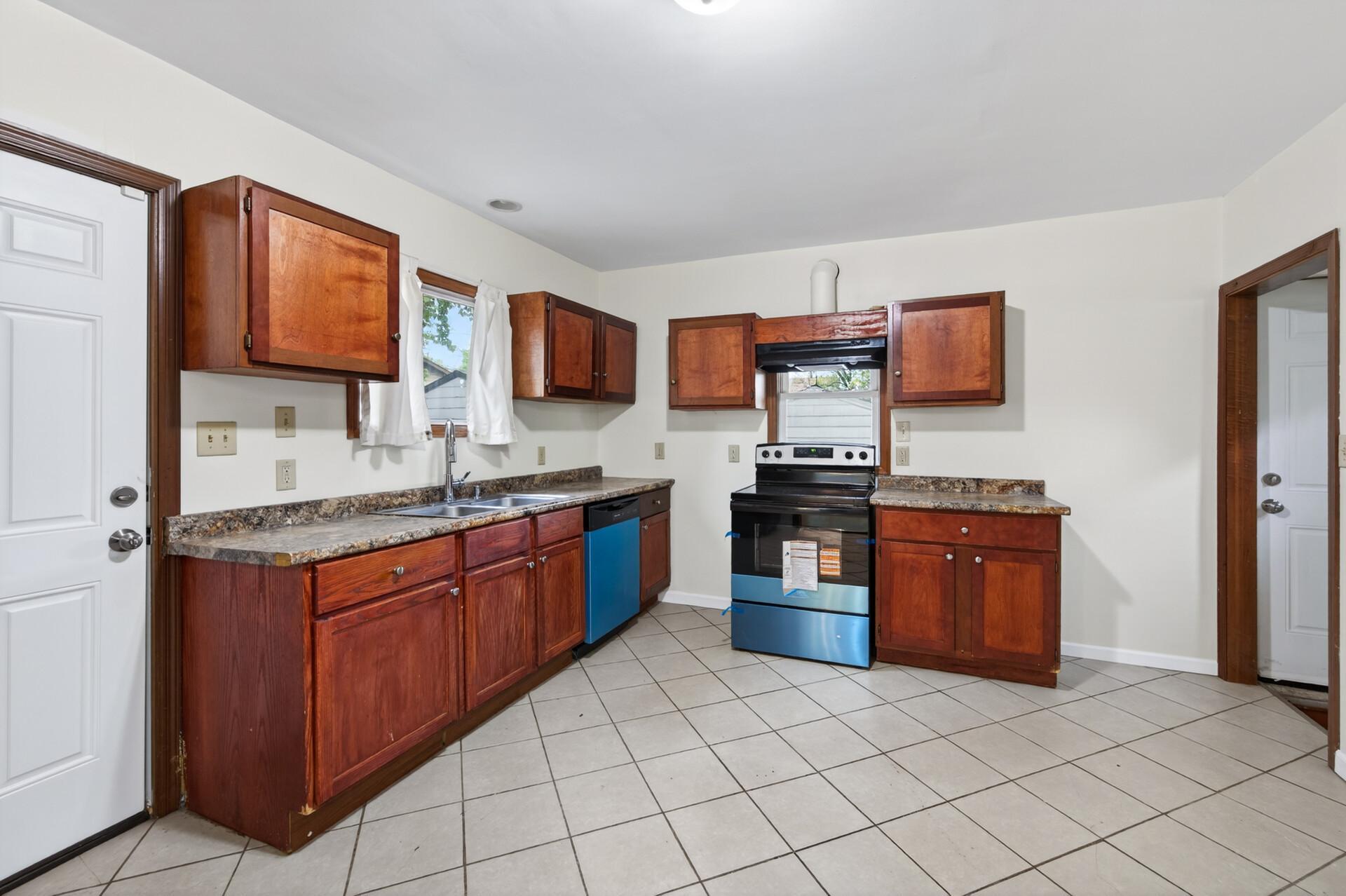 1067 Wilson Avenue Property Photo 11