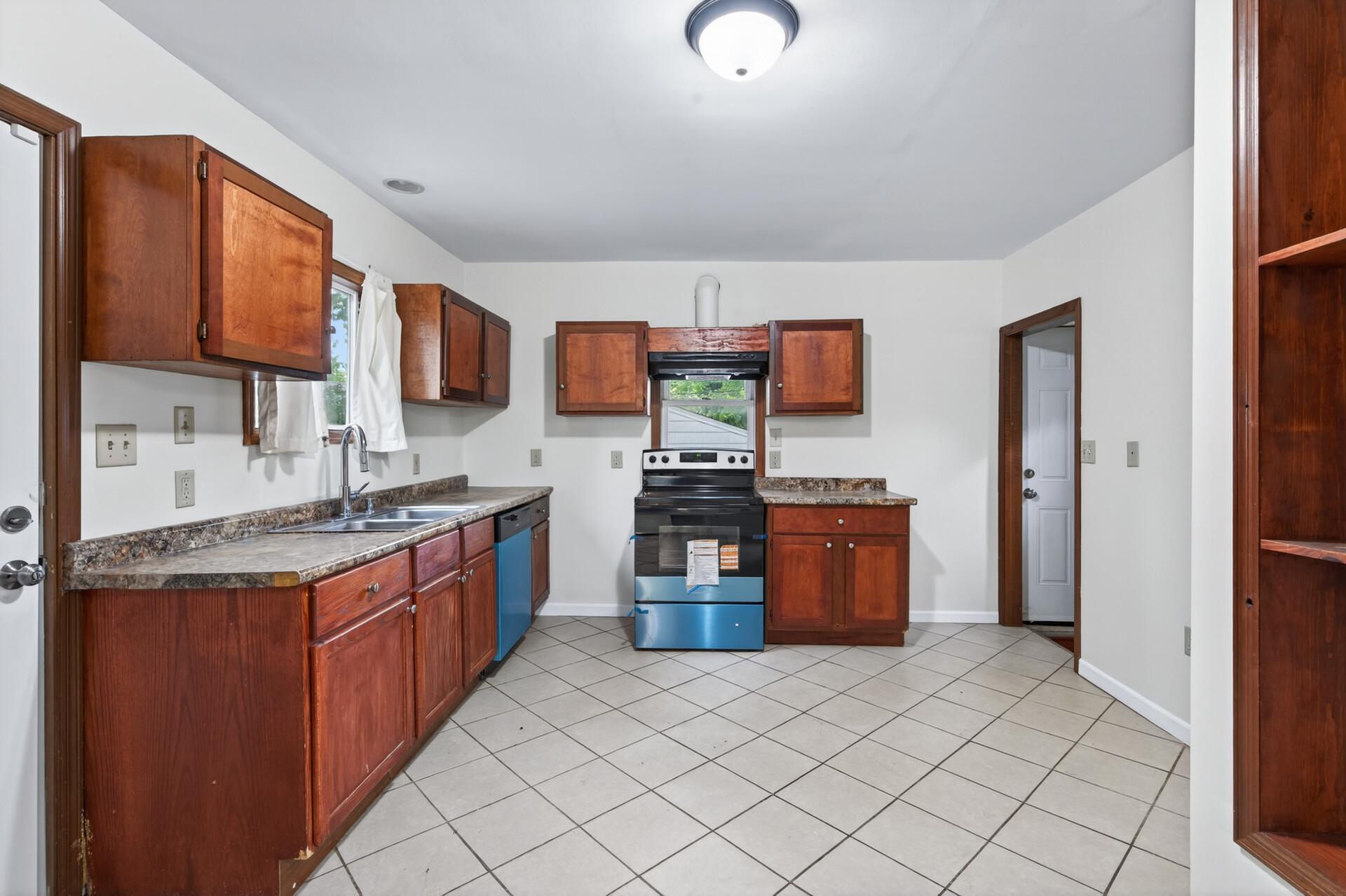 1067 Wilson Avenue Property Photo 12