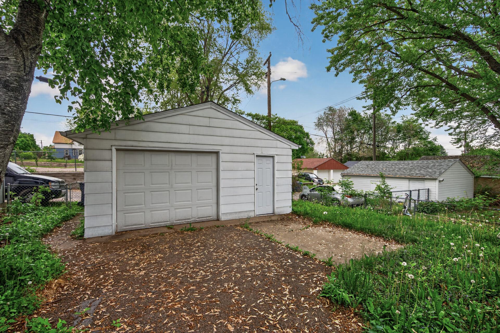 1067 Wilson Avenue Property Photo 21