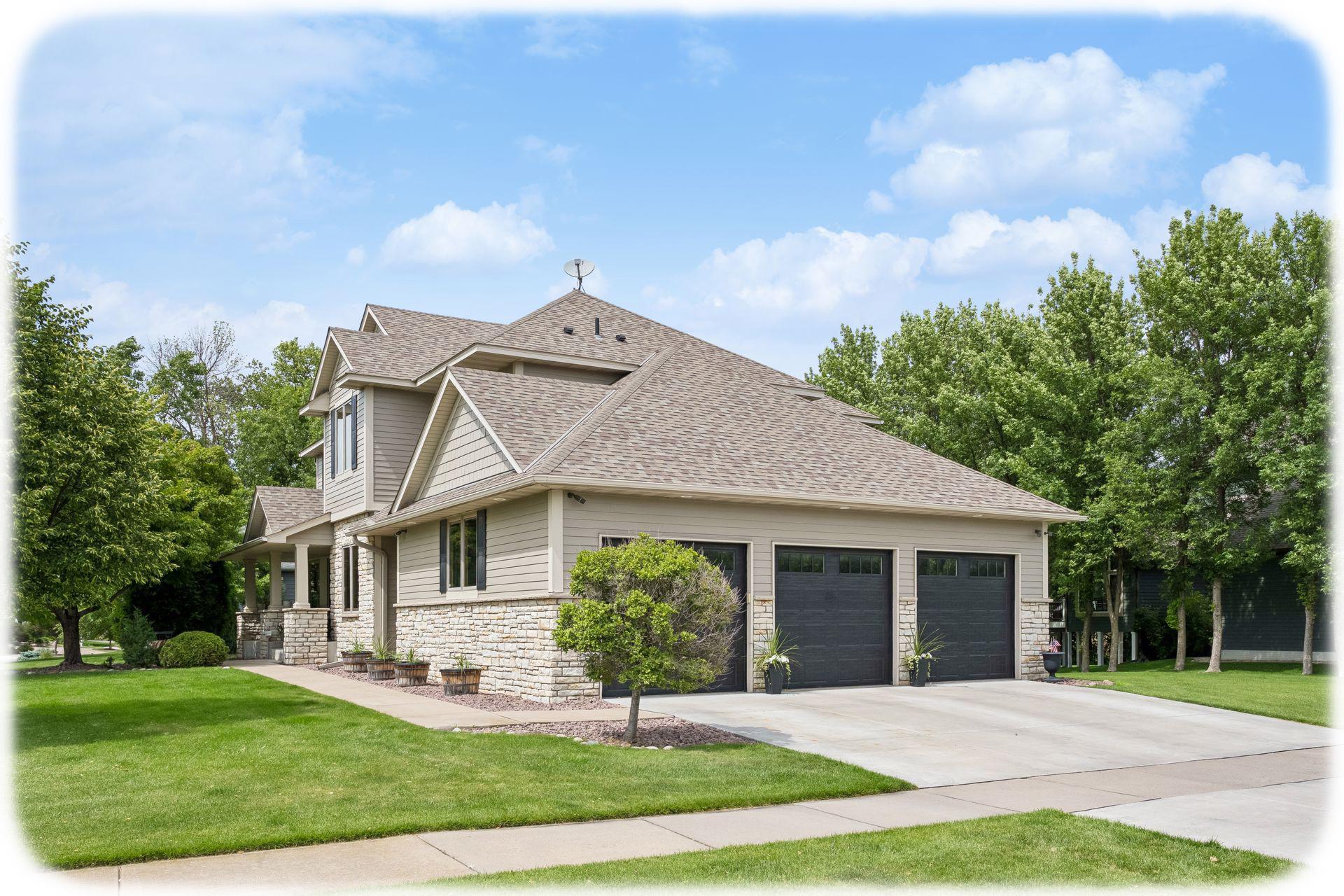9858 Vagabond Lane N Property Photo 1