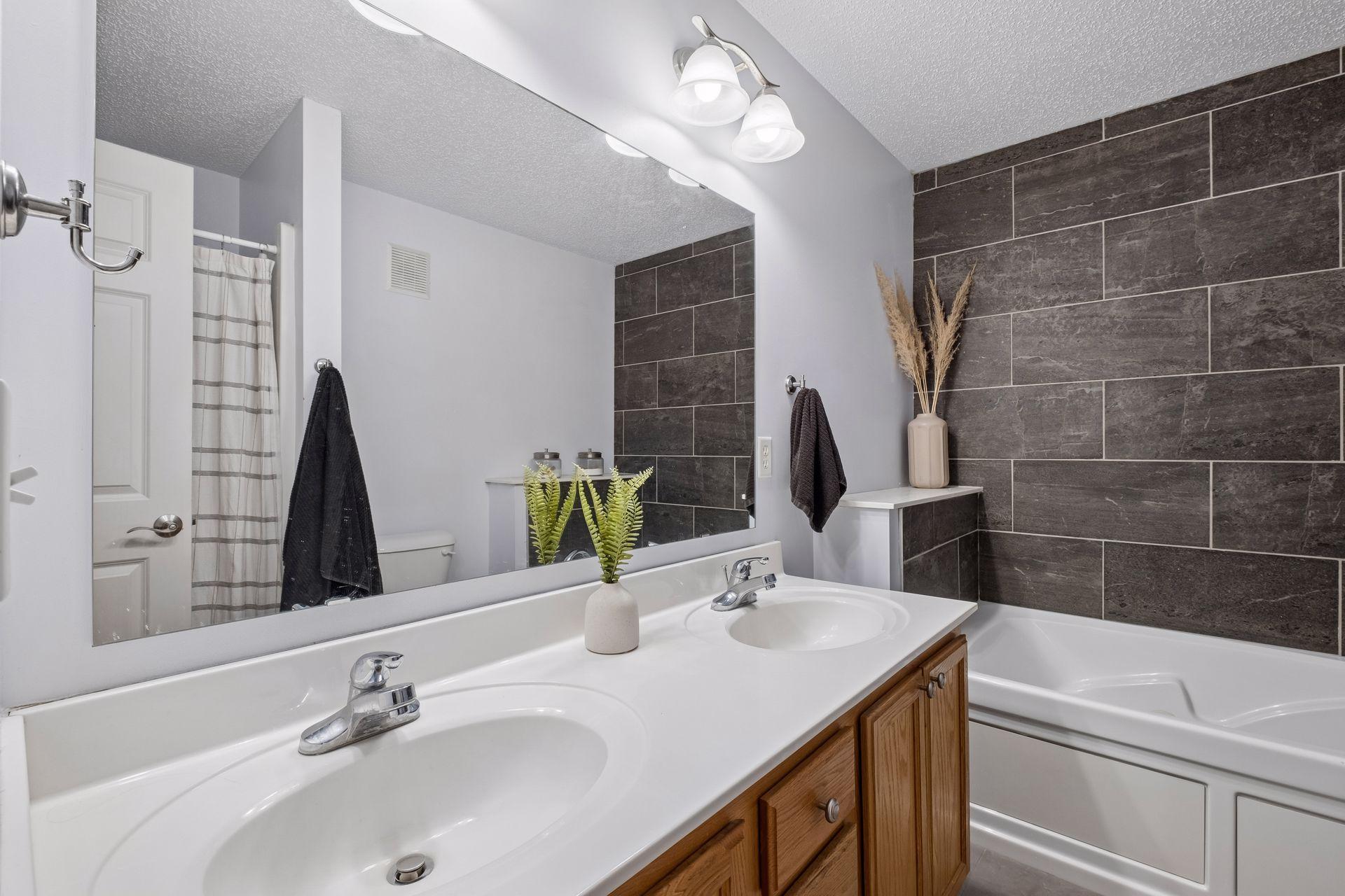 3009 Western Avenue Nw Property Photo 4