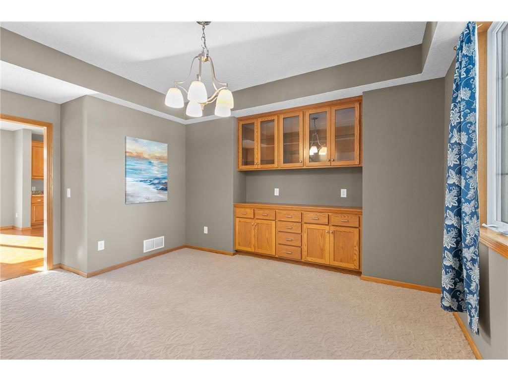 10543 Noble Circle N Property Photo 4