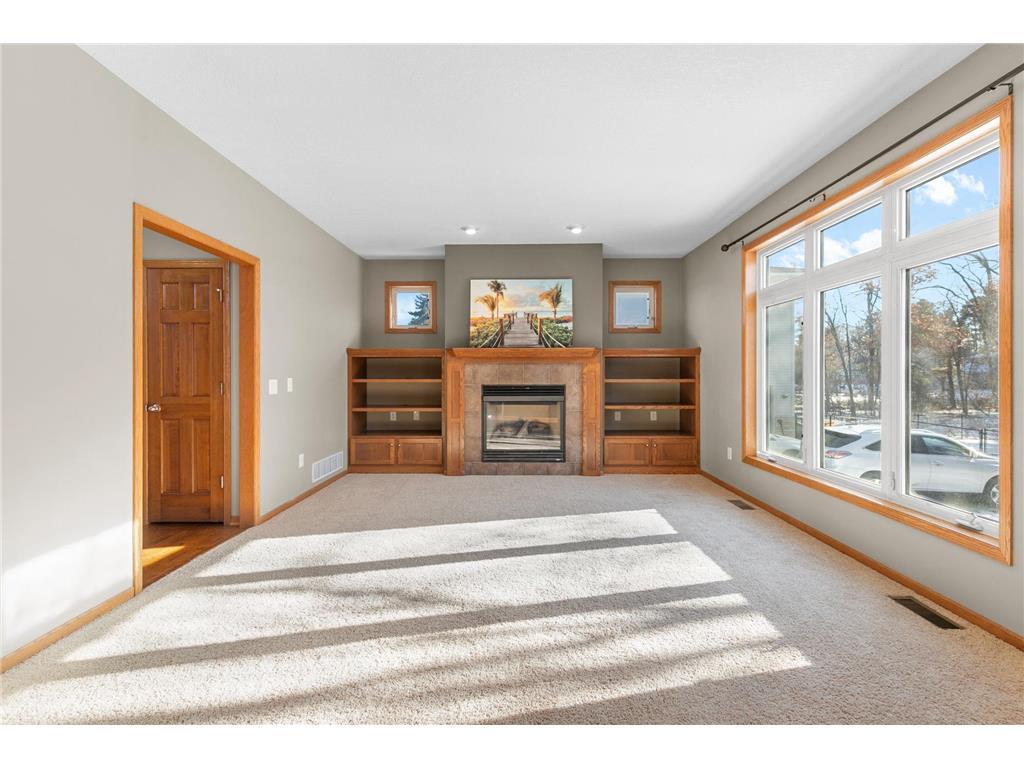 10543 Noble Circle N Property Photo 5