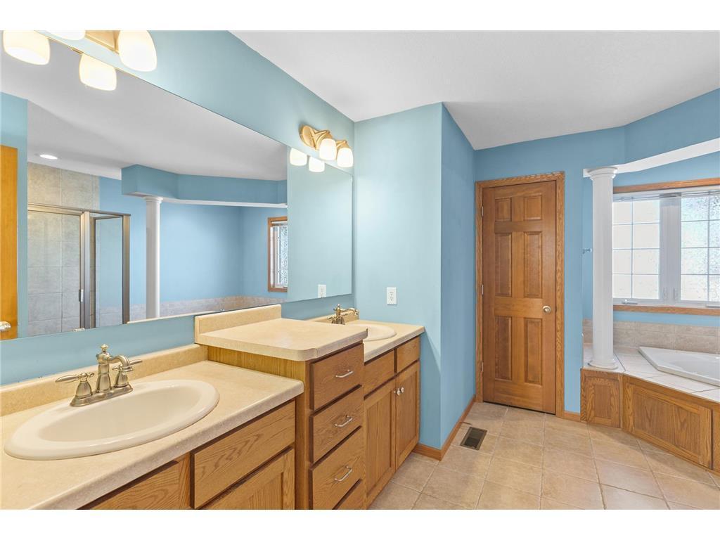 10543 Noble Circle N Property Photo 13