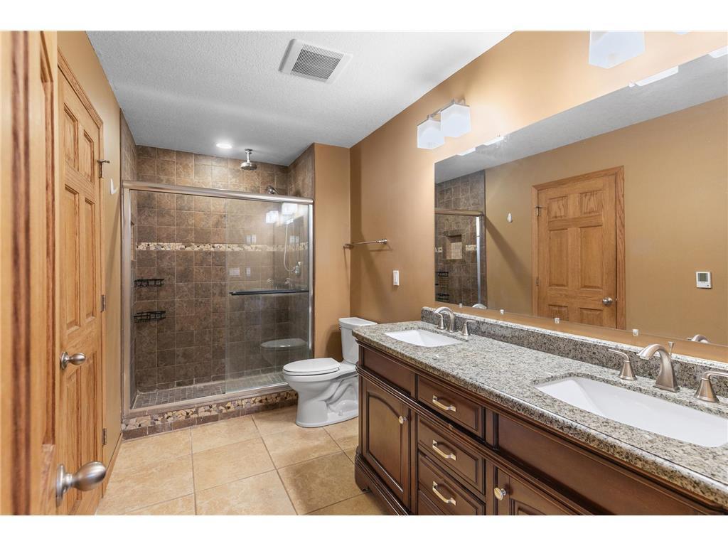 10543 Noble Circle N Property Photo 17