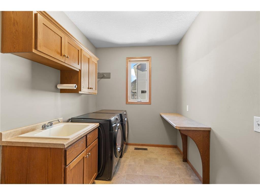 10543 Noble Circle N Property Photo 18