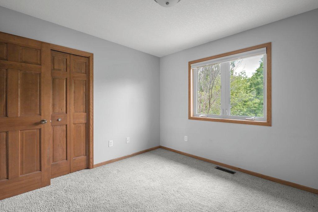 10543 Noble Circle N Property Photo 31