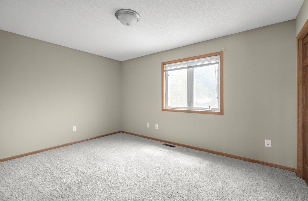 10543 Noble Circle N Property Photo 32