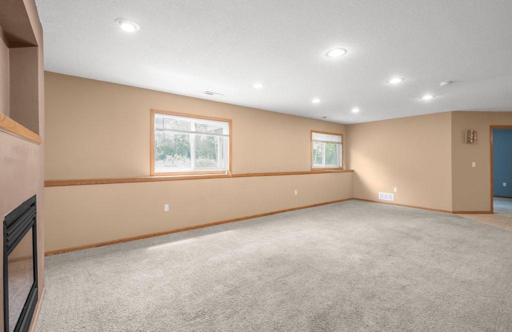 10543 Noble Circle N Property Photo 34
