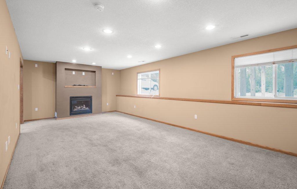 10543 Noble Circle N Property Photo 35