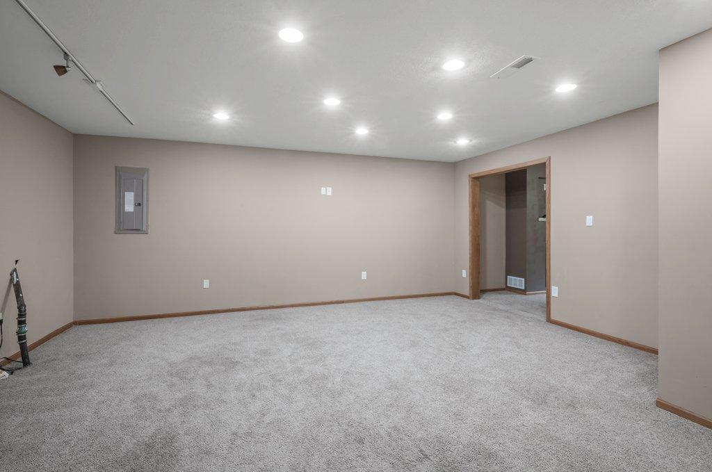 10543 Noble Circle N Property Photo 37