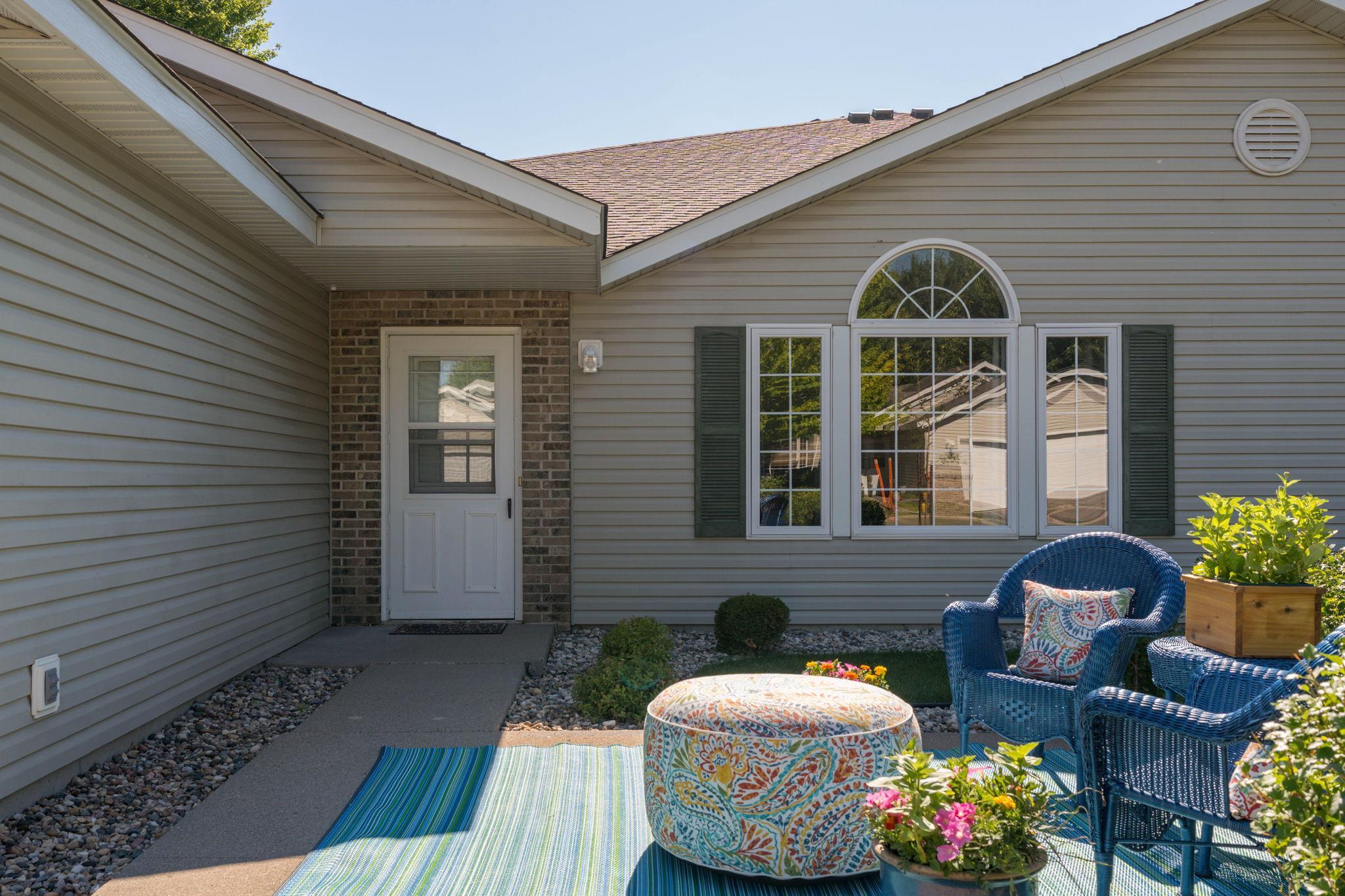 150 Oxford Path Property Photo 1