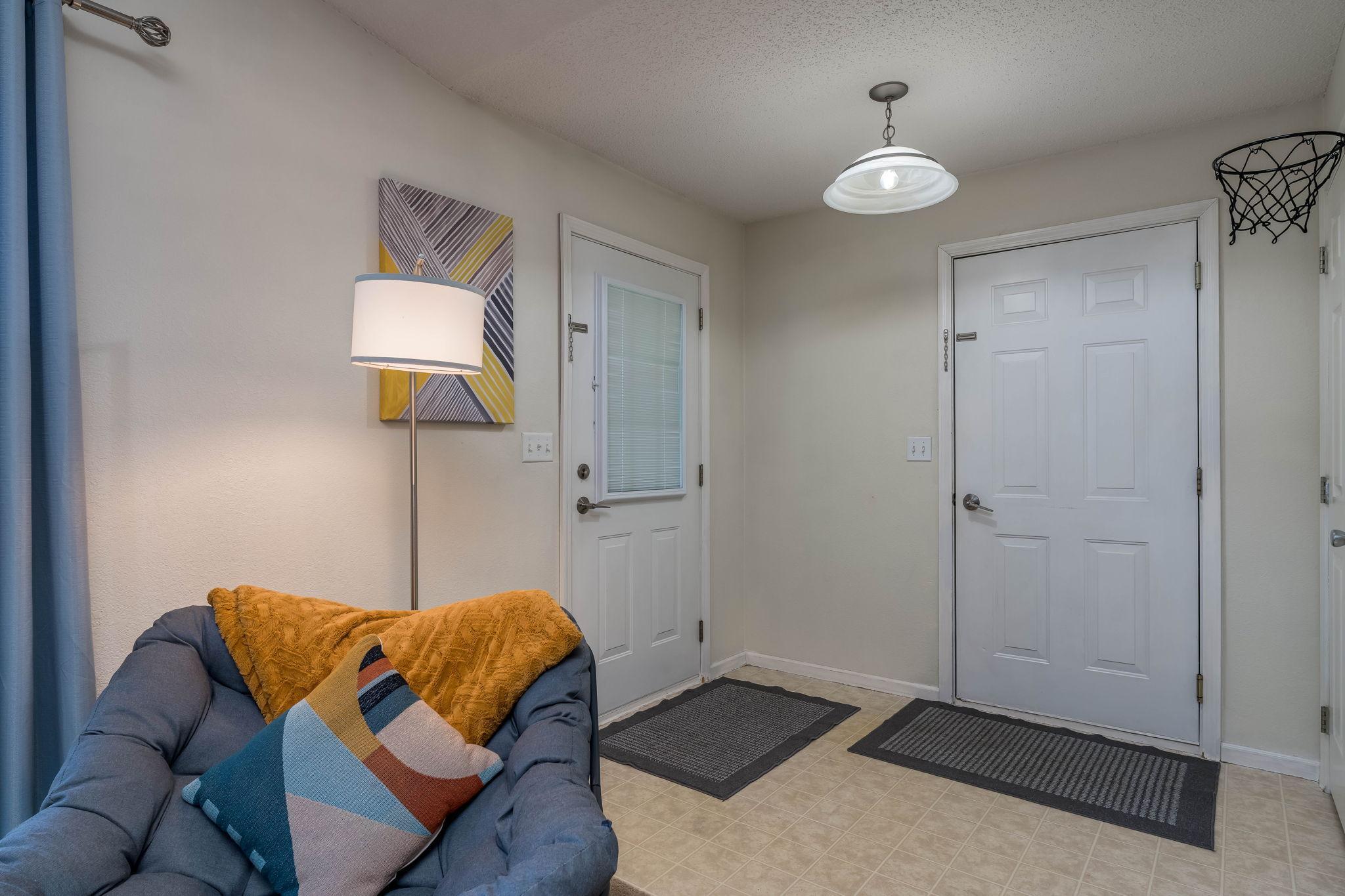 150 Oxford Path Property Photo 4