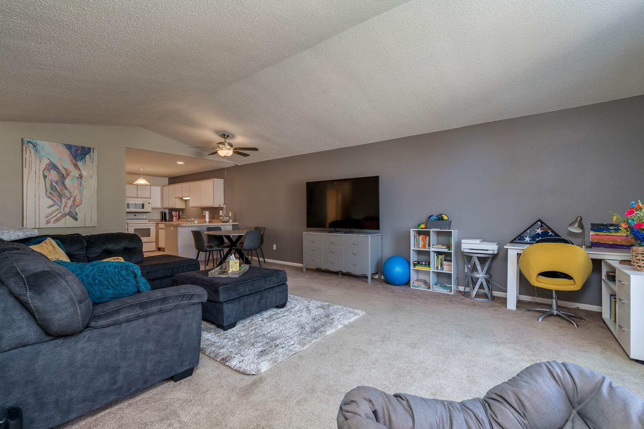 150 Oxford Path Property Photo 5