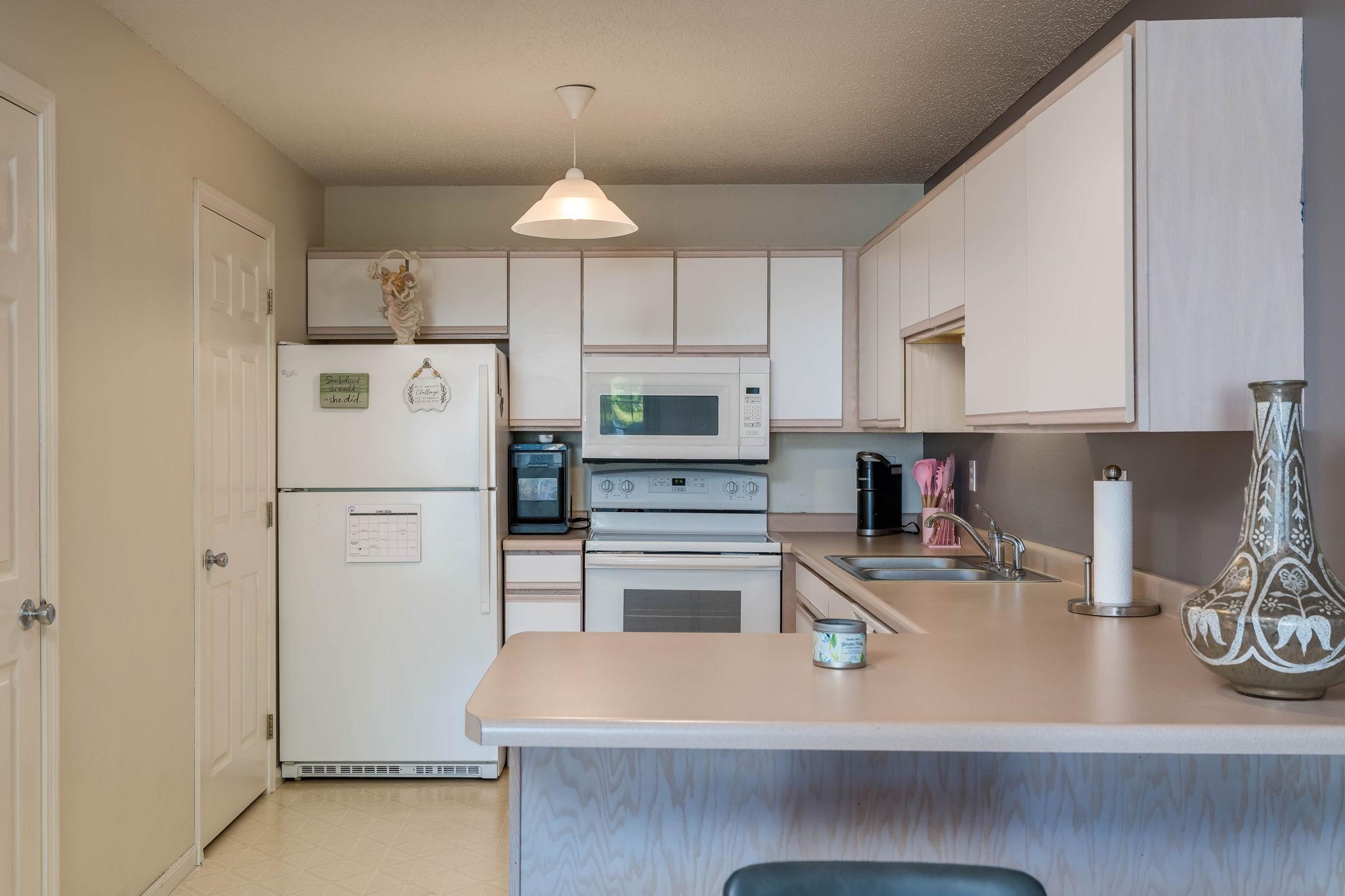 150 Oxford Path Property Photo 13