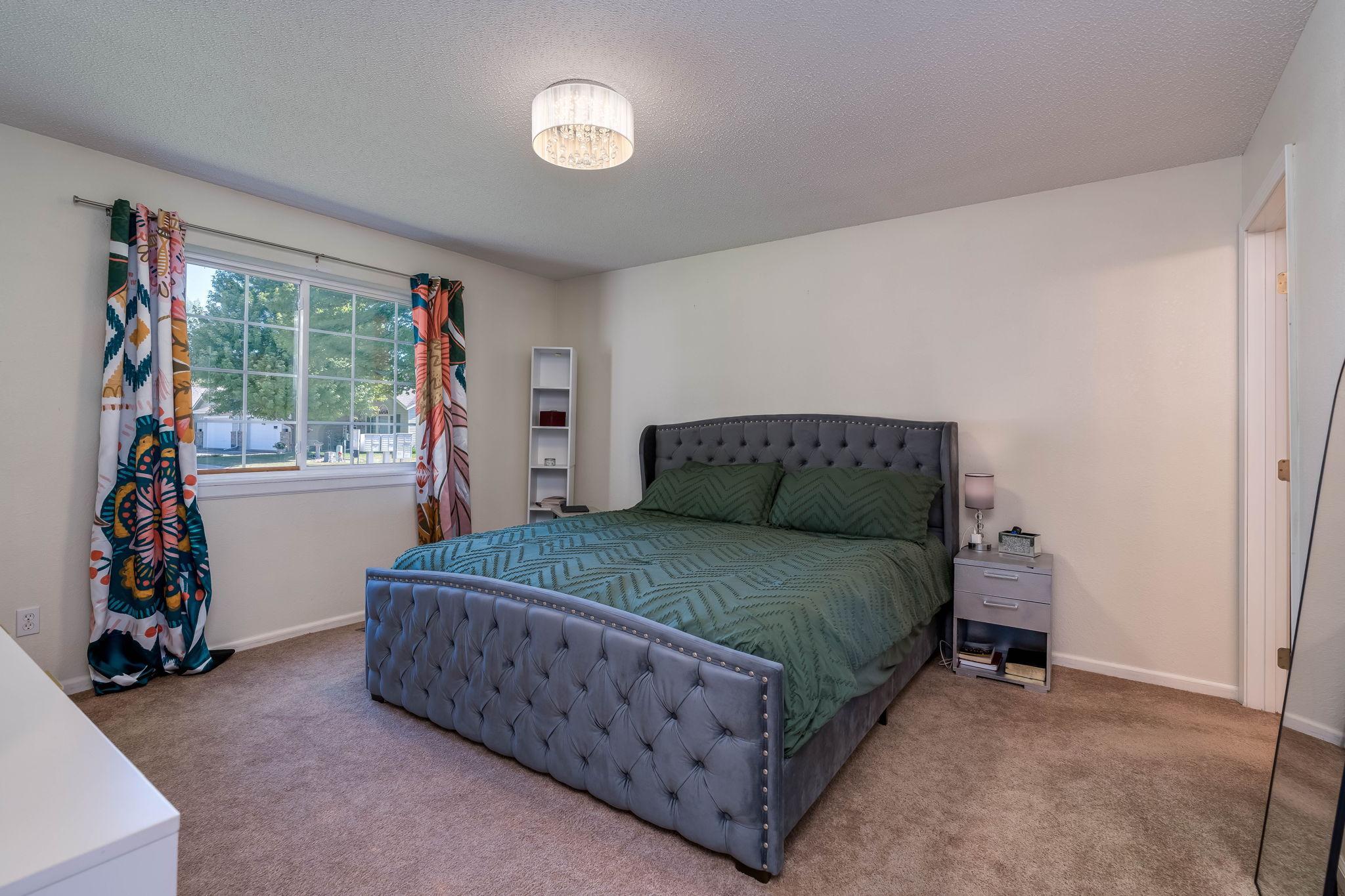 150 Oxford Path Property Photo 14