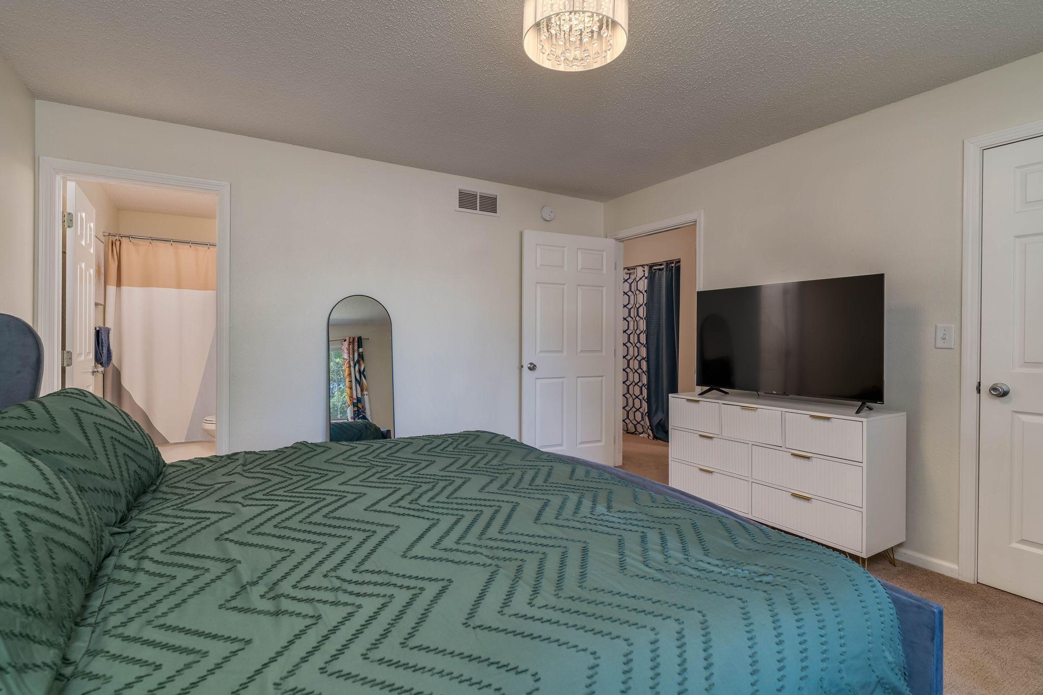150 Oxford Path Property Photo 16