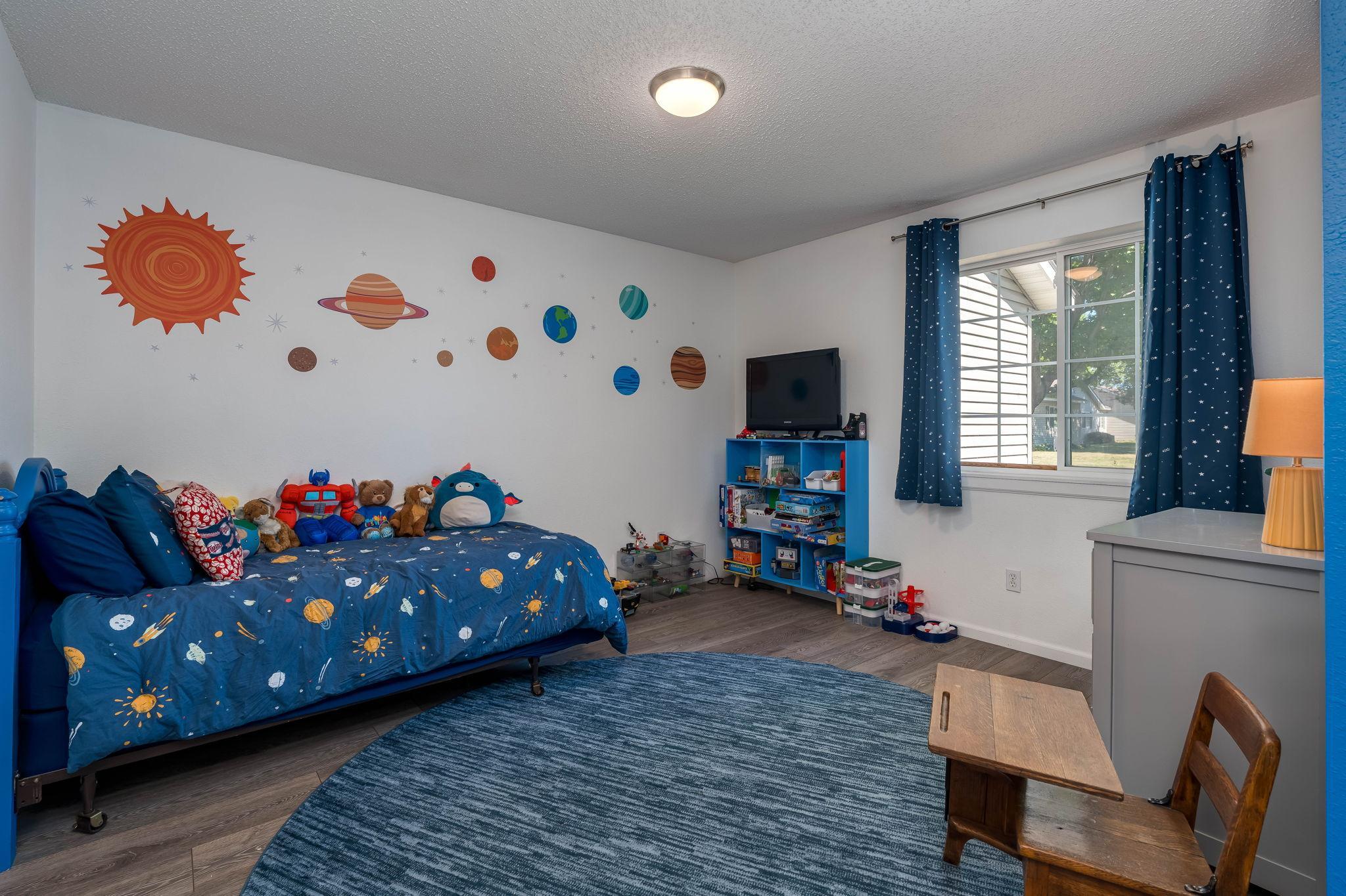 150 Oxford Path Property Photo 18