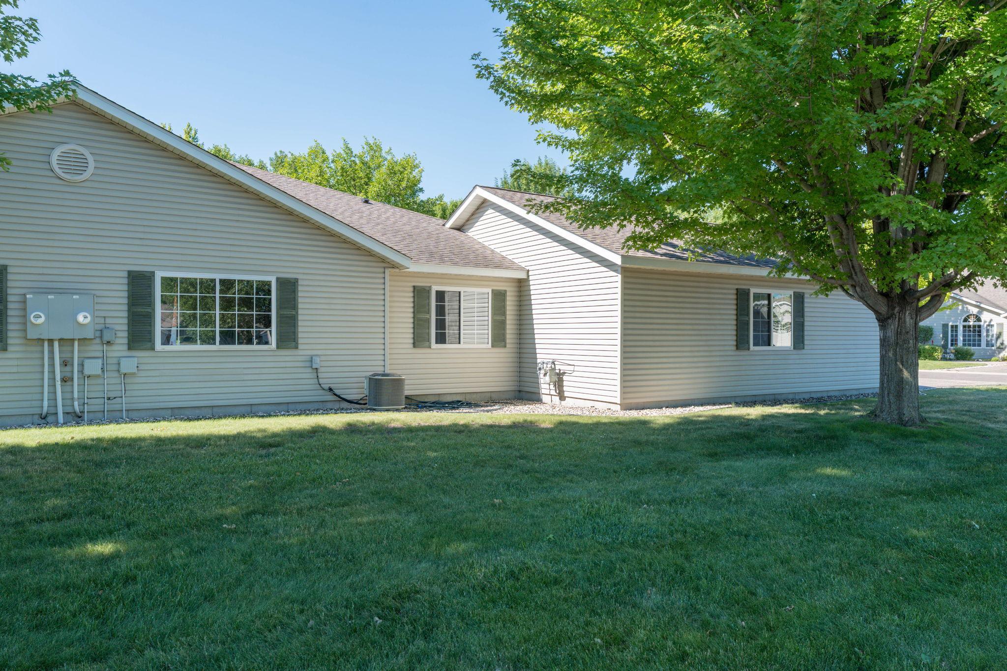 150 Oxford Path Property Photo 23