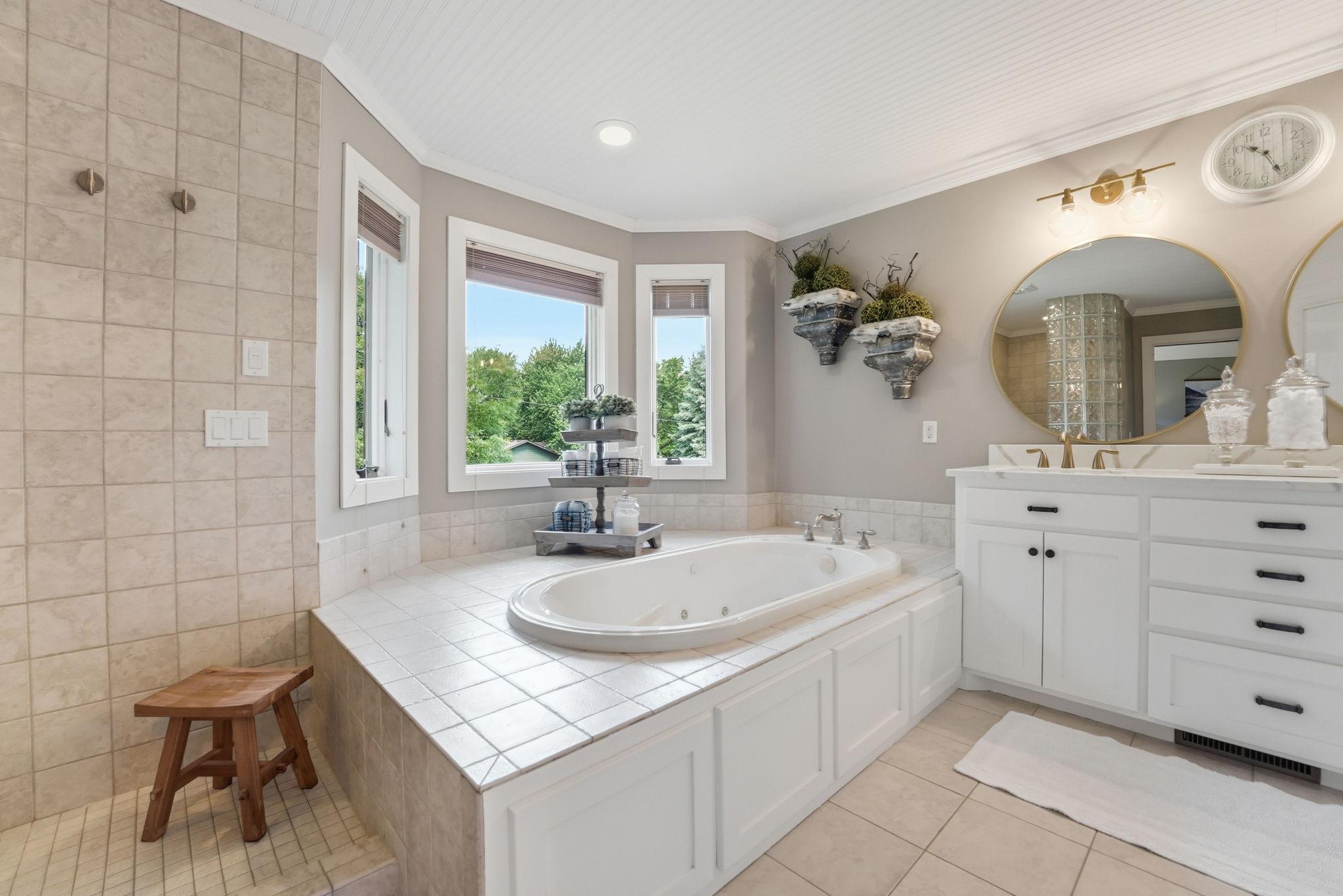 2035 Temminck Road Property Photo 40